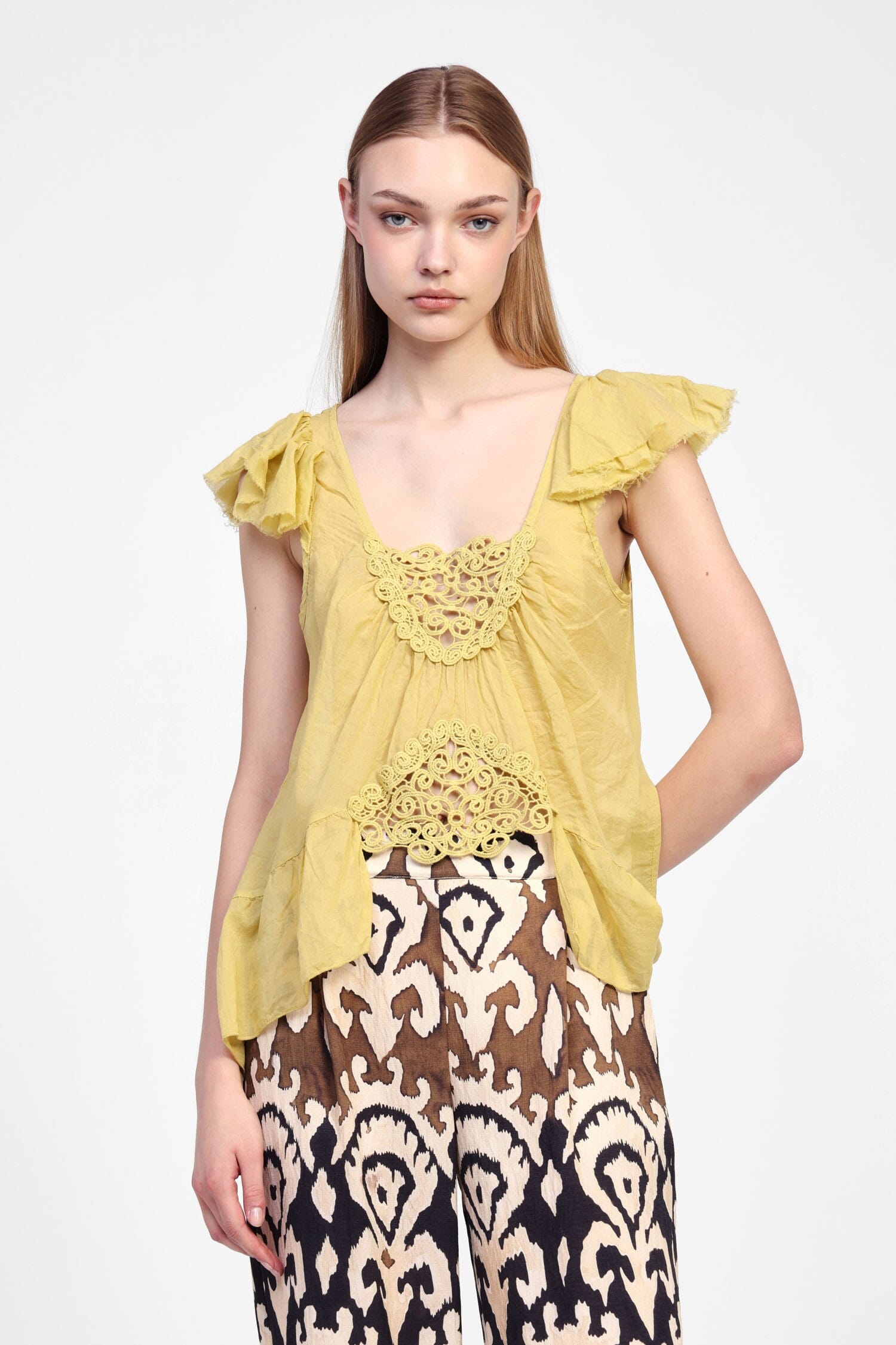 Top Svasato Con Ricami E Volant Dixie