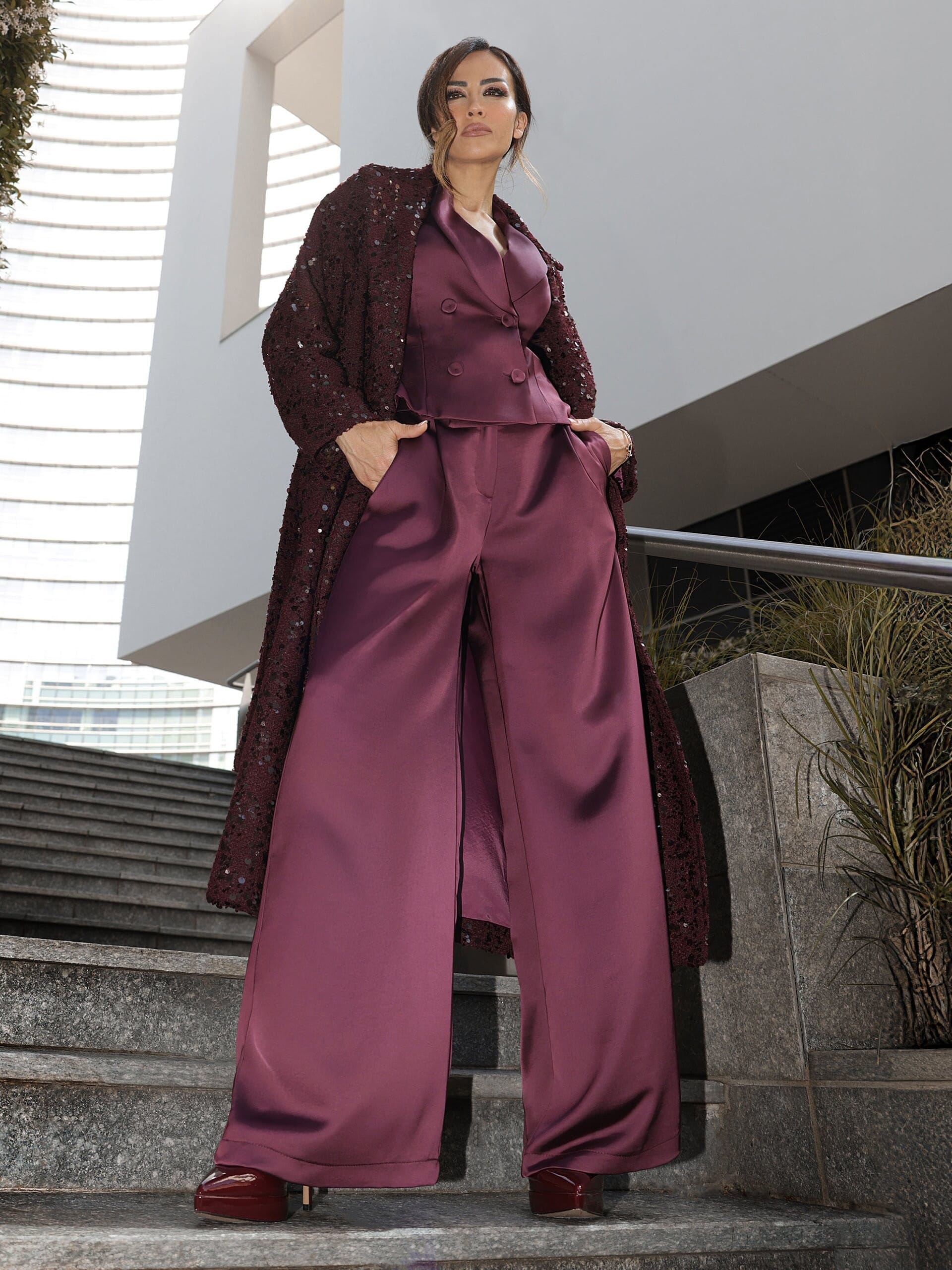 Cappotto Lungo Spolverino Ricoperto Di Strass Grandi Con Cintura Coordinata Rinascimento