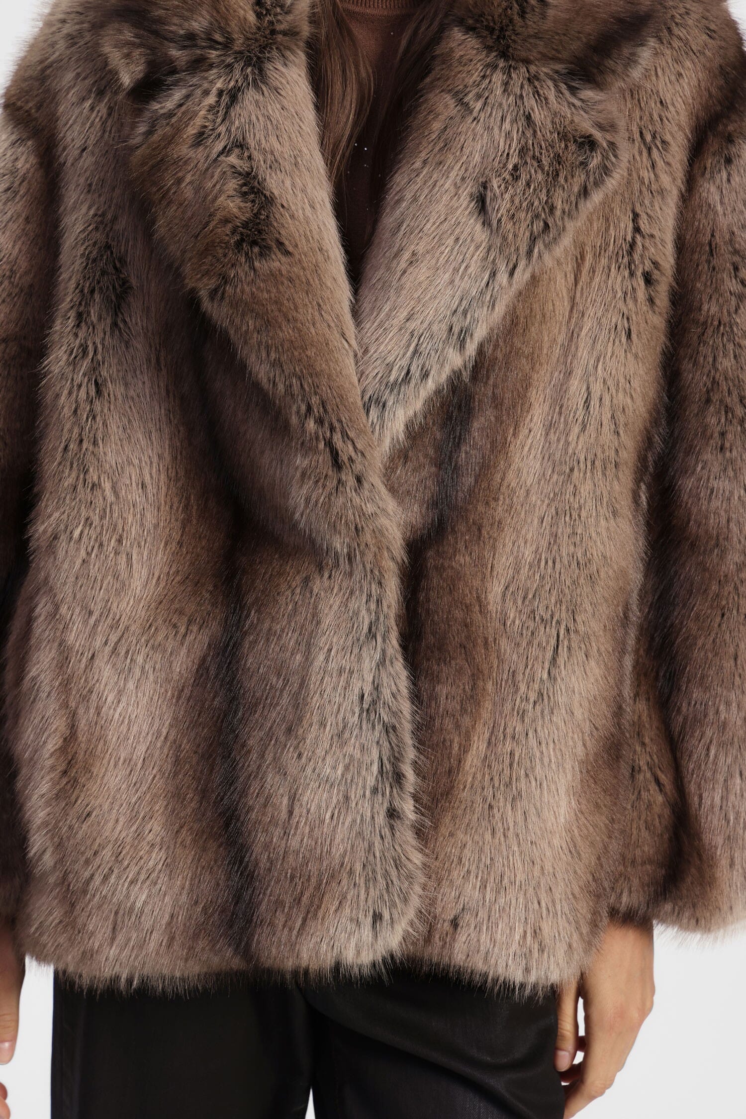 Eco-Fur Corta Con Ampio Revers E Volume Dixie