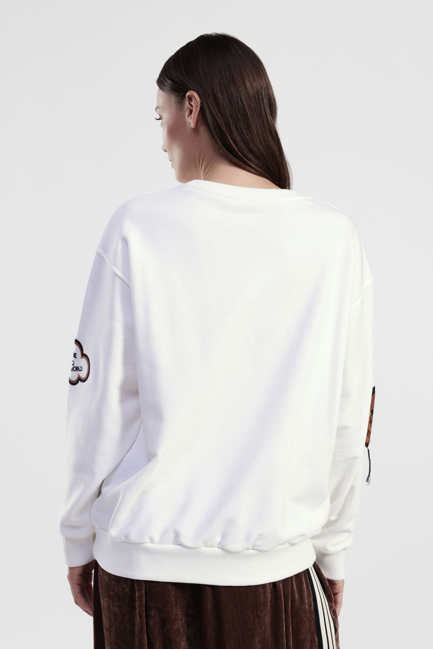 Sweat à col roulé avec applications décoratives sur le devant Dixie