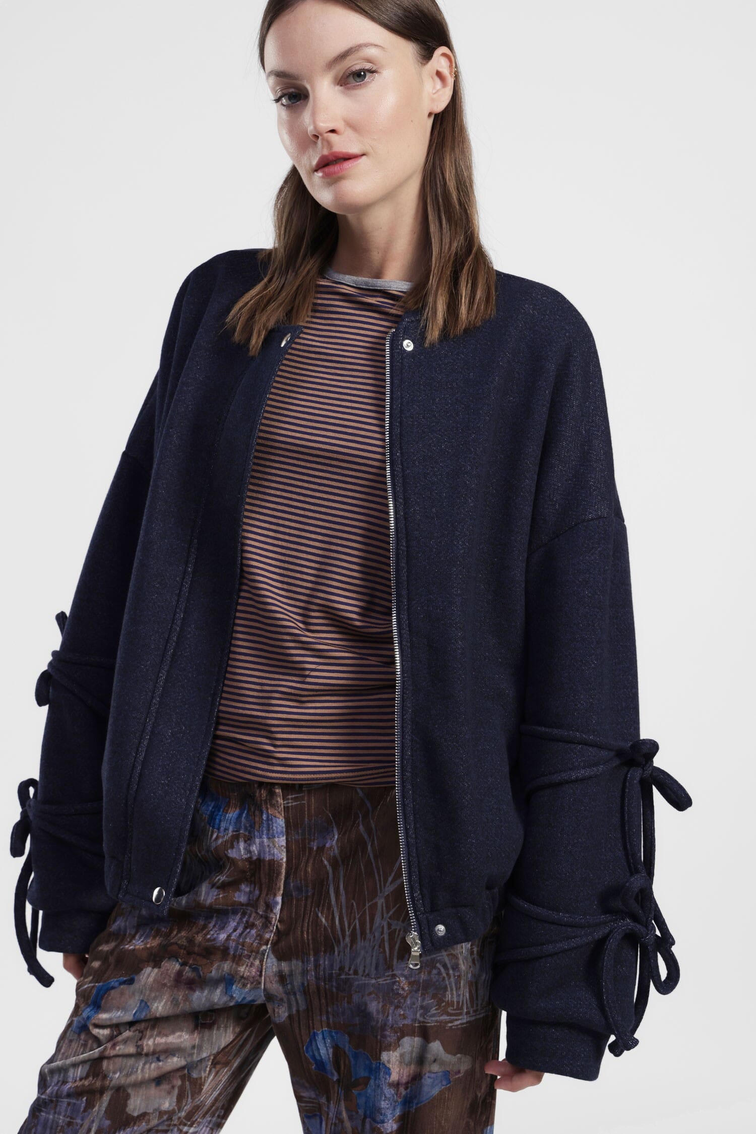 Blouson bombardier avec manches volumineuses et nœud Dixie