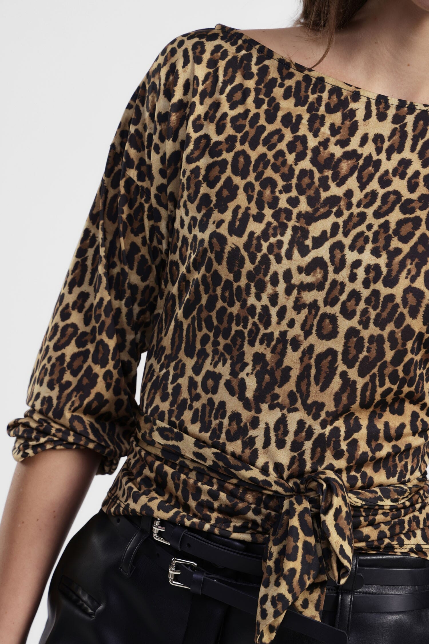 Top avec manches longues et ceinture à nœud imprimé animal Dixie