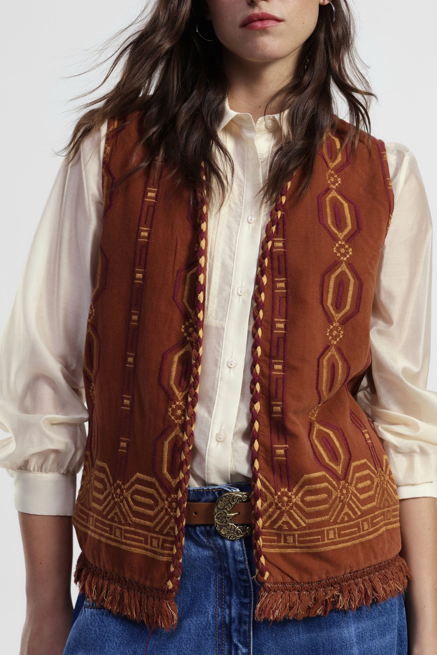 Gilet Fantasia Geometrica Con Frange Sul Fondo Dixie