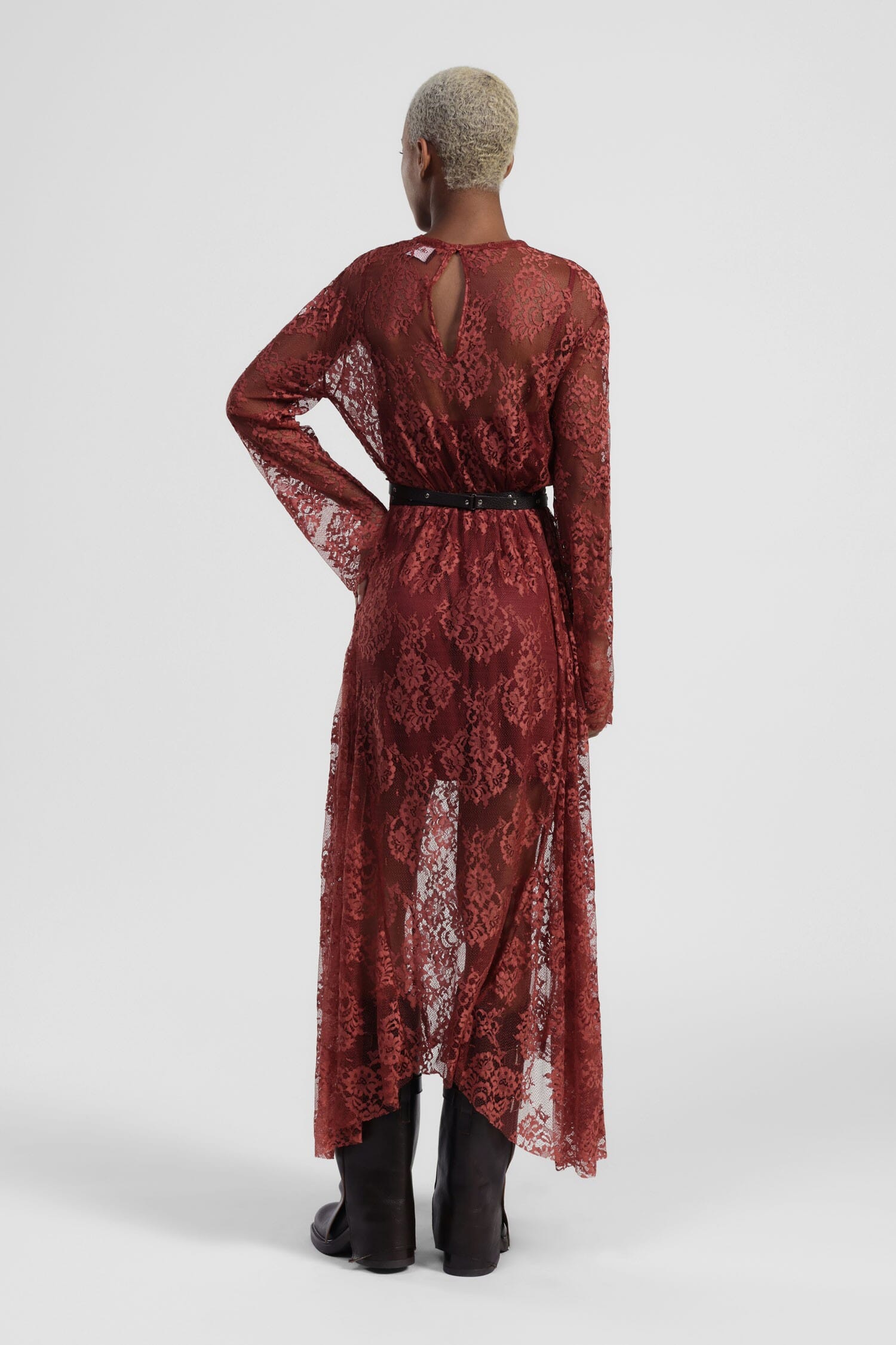 Robe longue en dentelle avec ceinture et manches longues Dixie