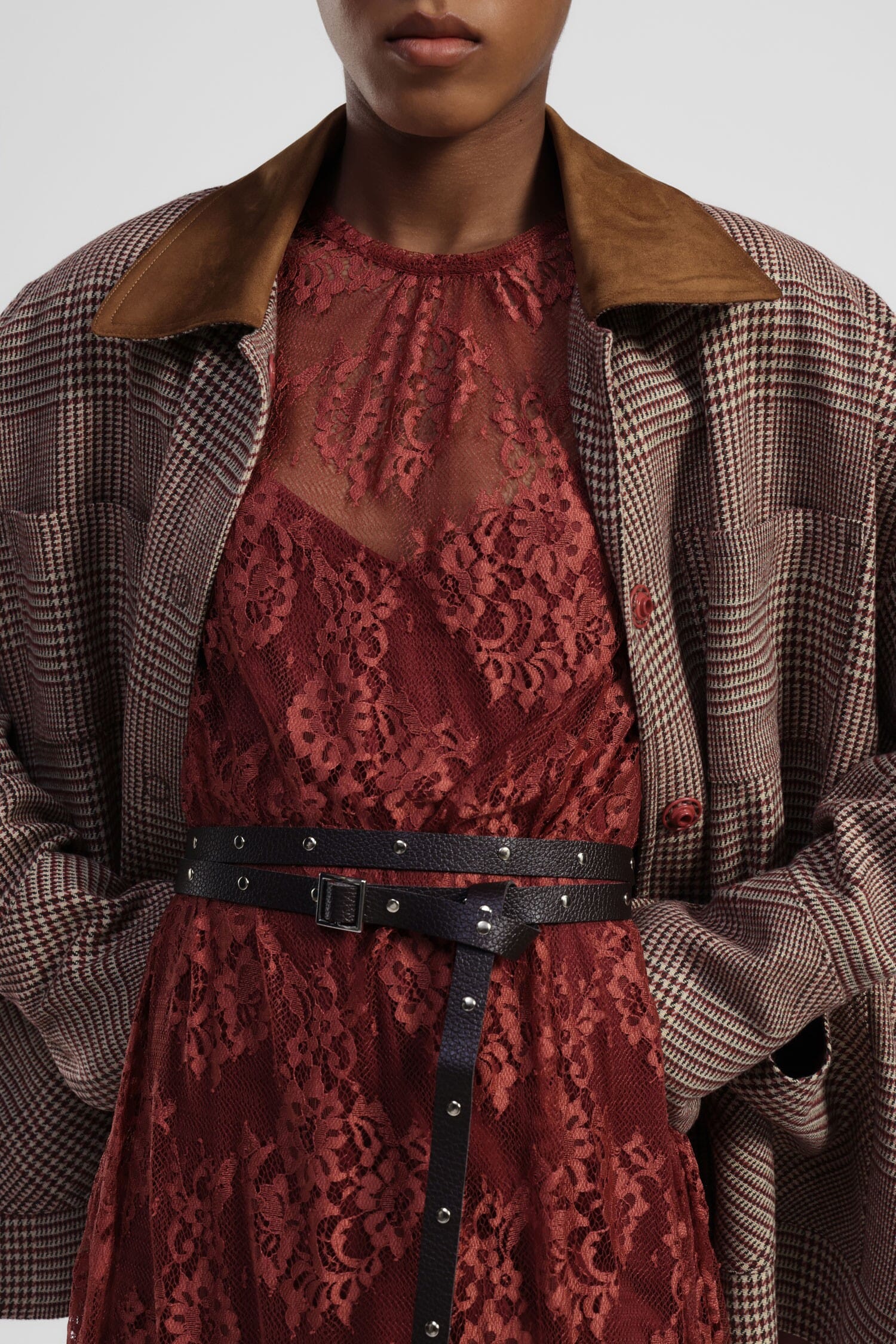 Robe longue en dentelle avec ceinture et manches longues Dixie