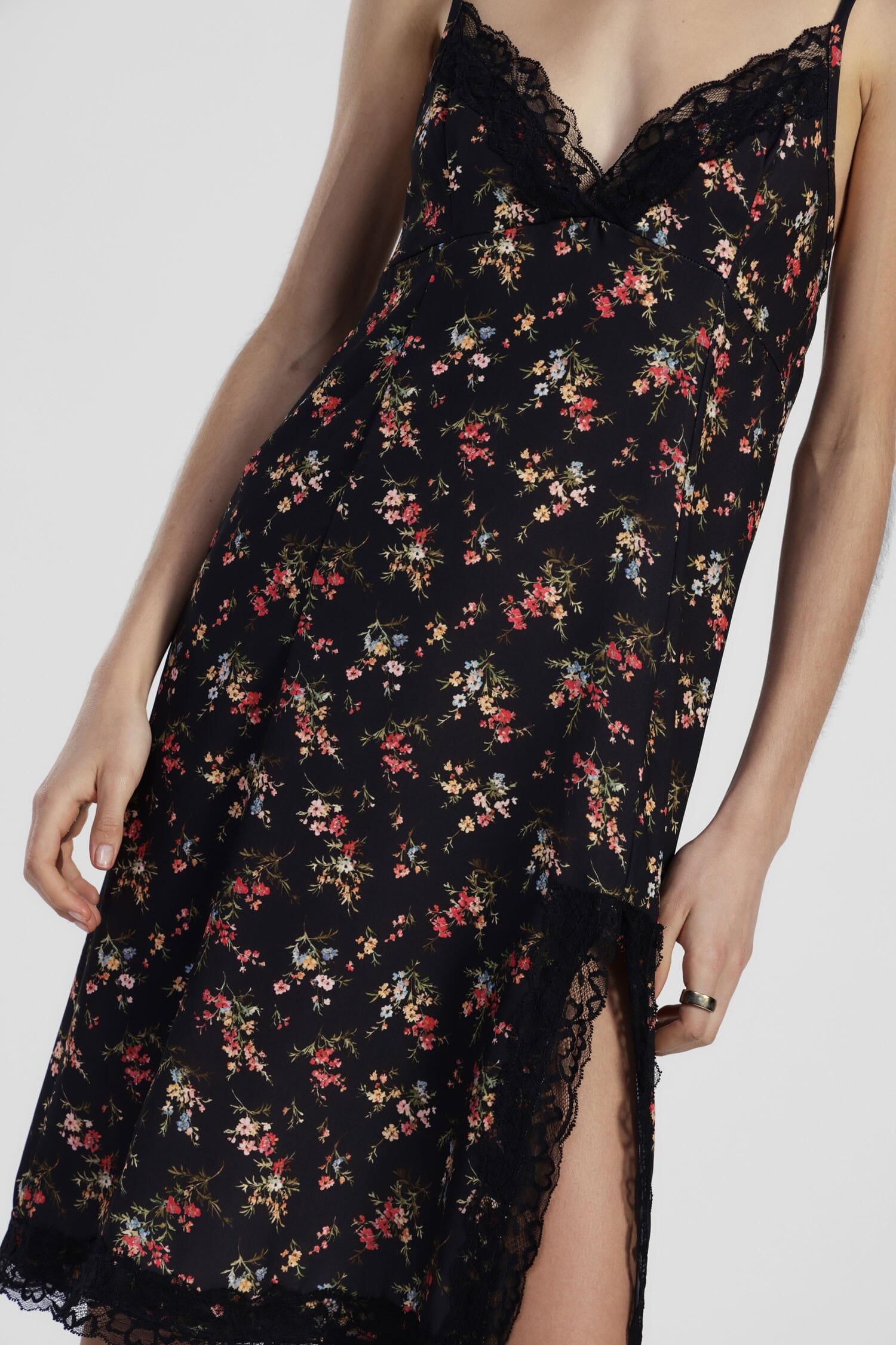 Abito Corto Stampa Floreale Con Pizzo E Spalline Sottili Dixie