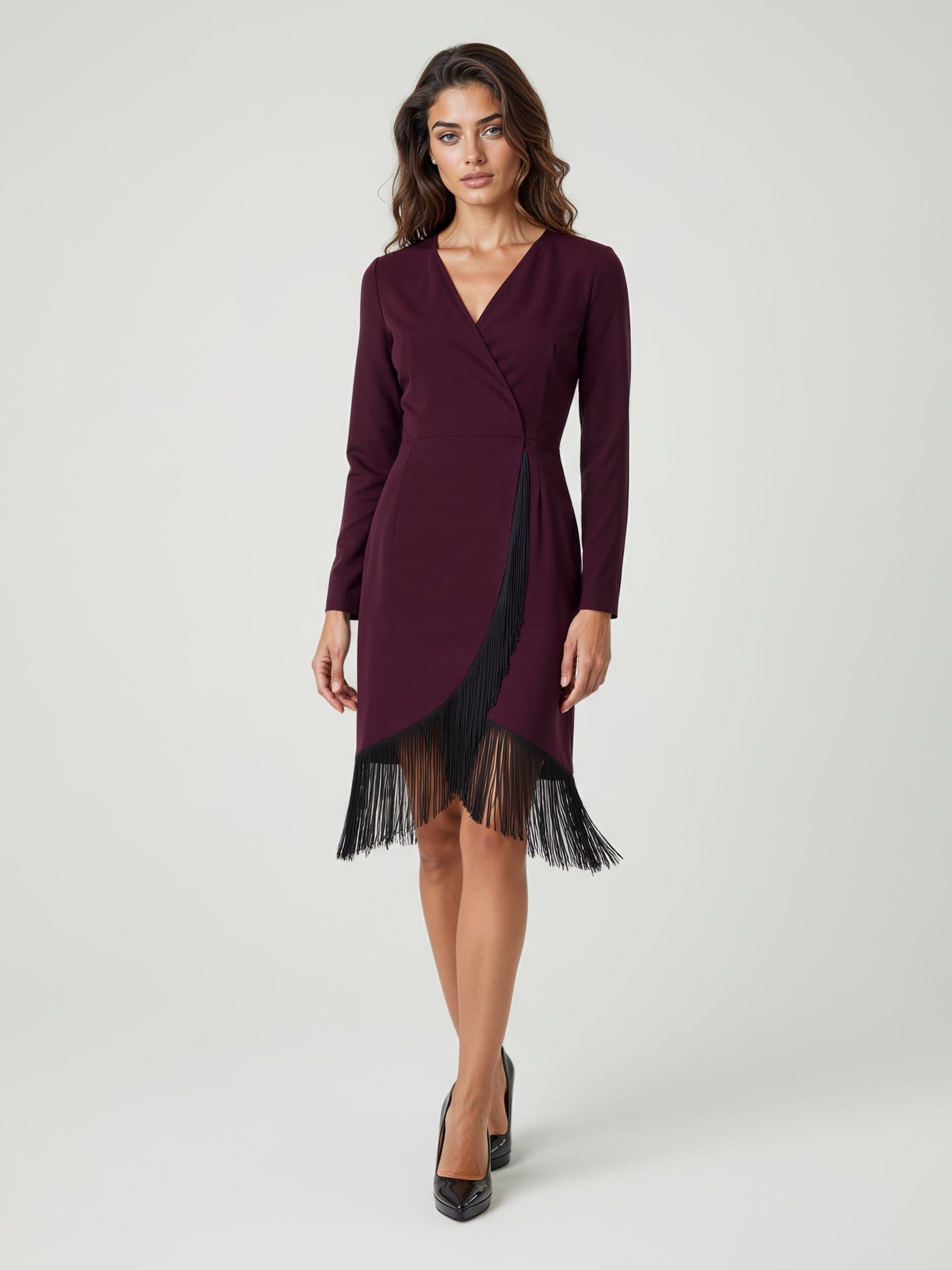 Abito Corto Ad Incrocio In Tessuto Fluido Con Scollo A V E Frange Rinascimento