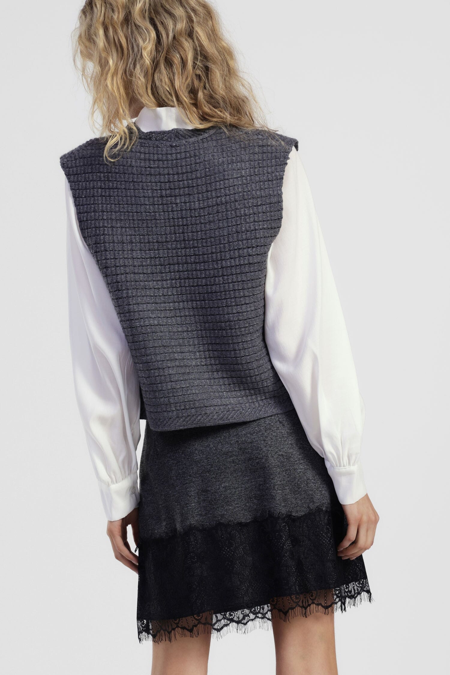 Gilet Corto Strutturato Con Chiusura A Laccetto Dixie