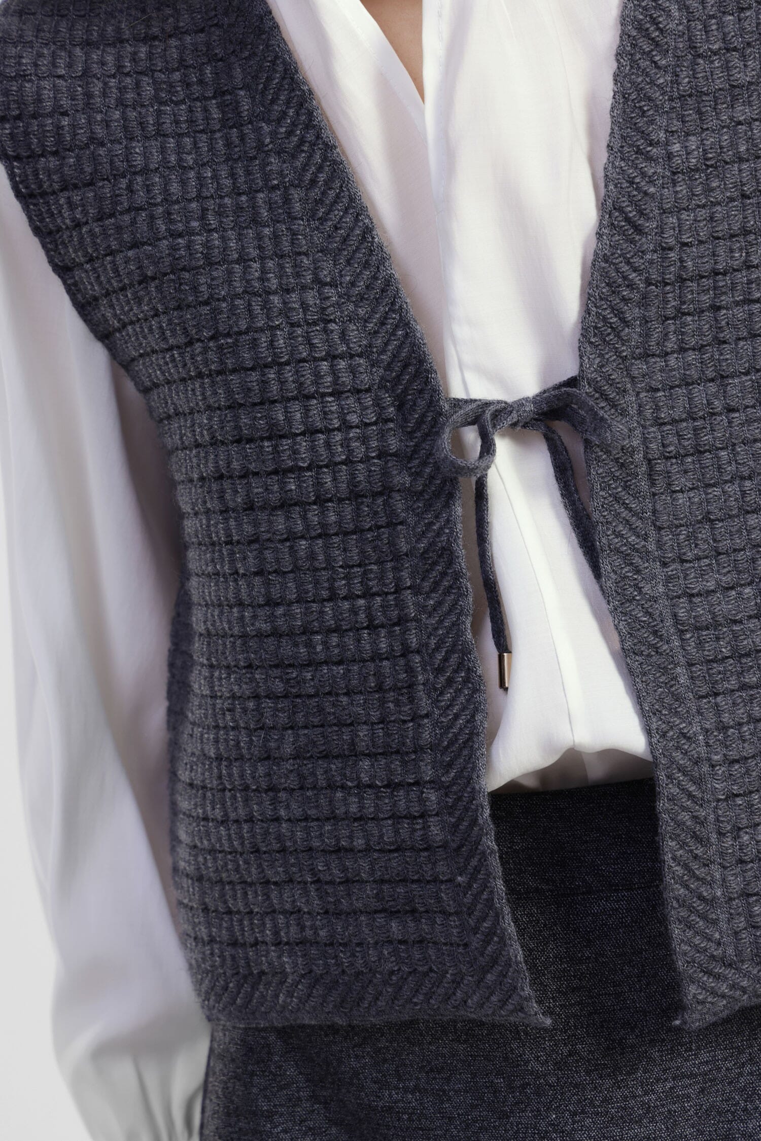 Gilet Corto Strutturato Con Chiusura A Laccetto Dixie