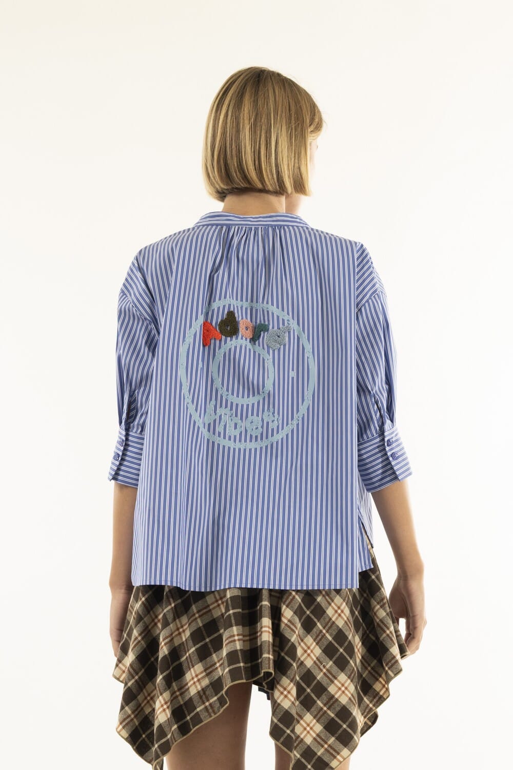 Camicia Ricamo Schiena Kontatto