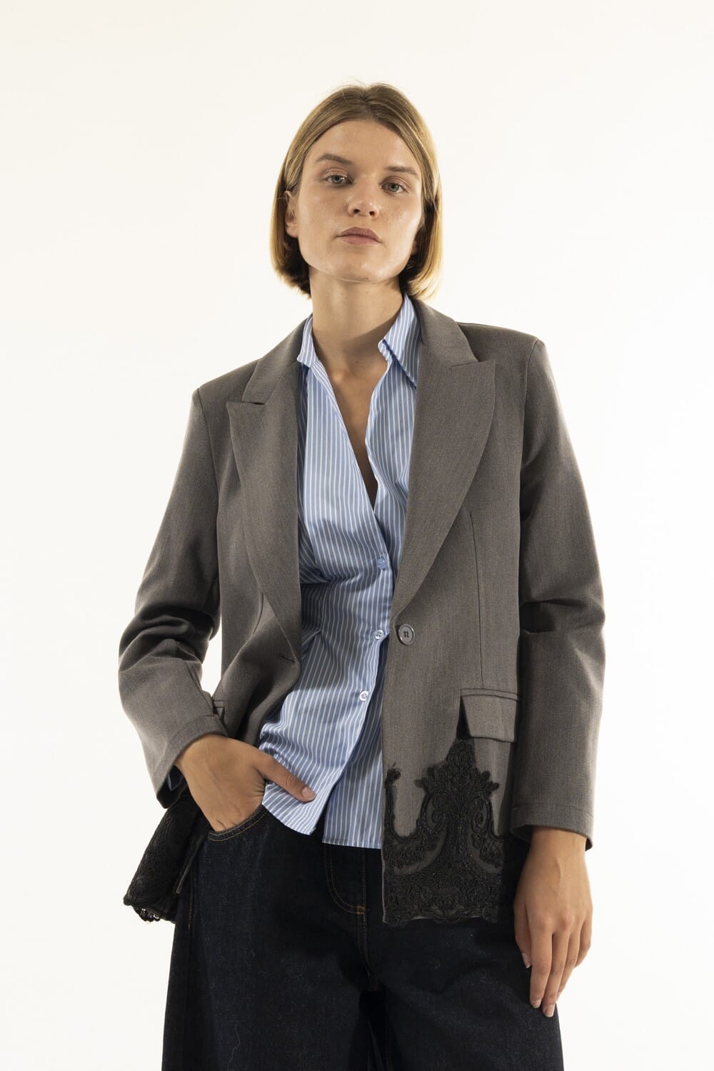 Veste avec fond en dentelle Kontatto