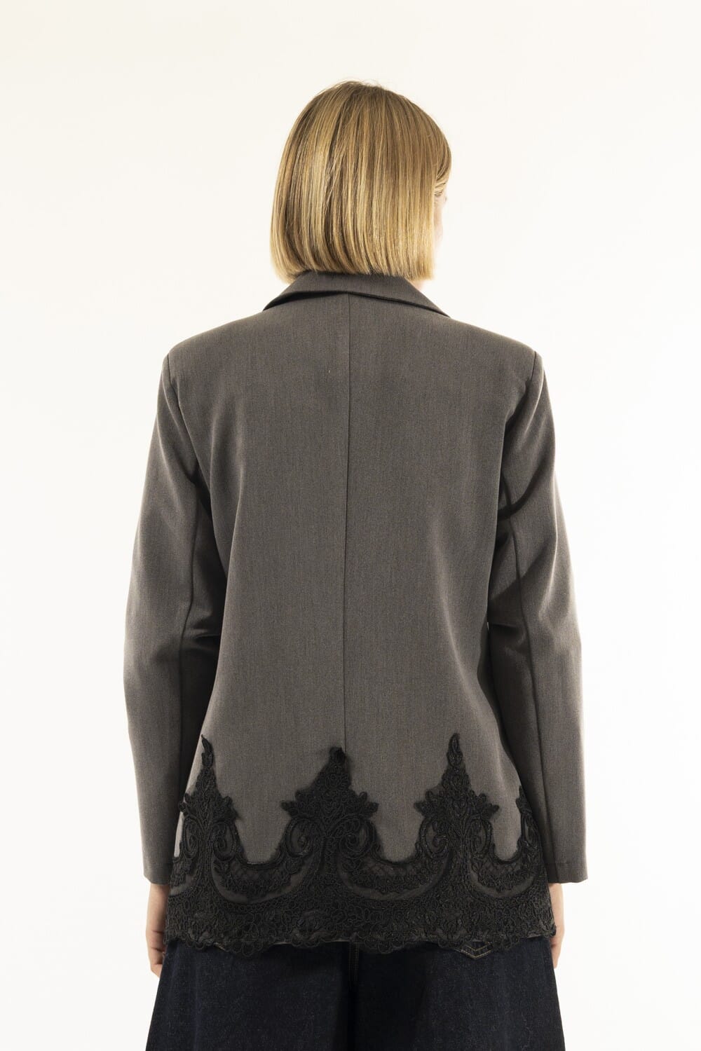 Veste avec fond en dentelle Kontatto