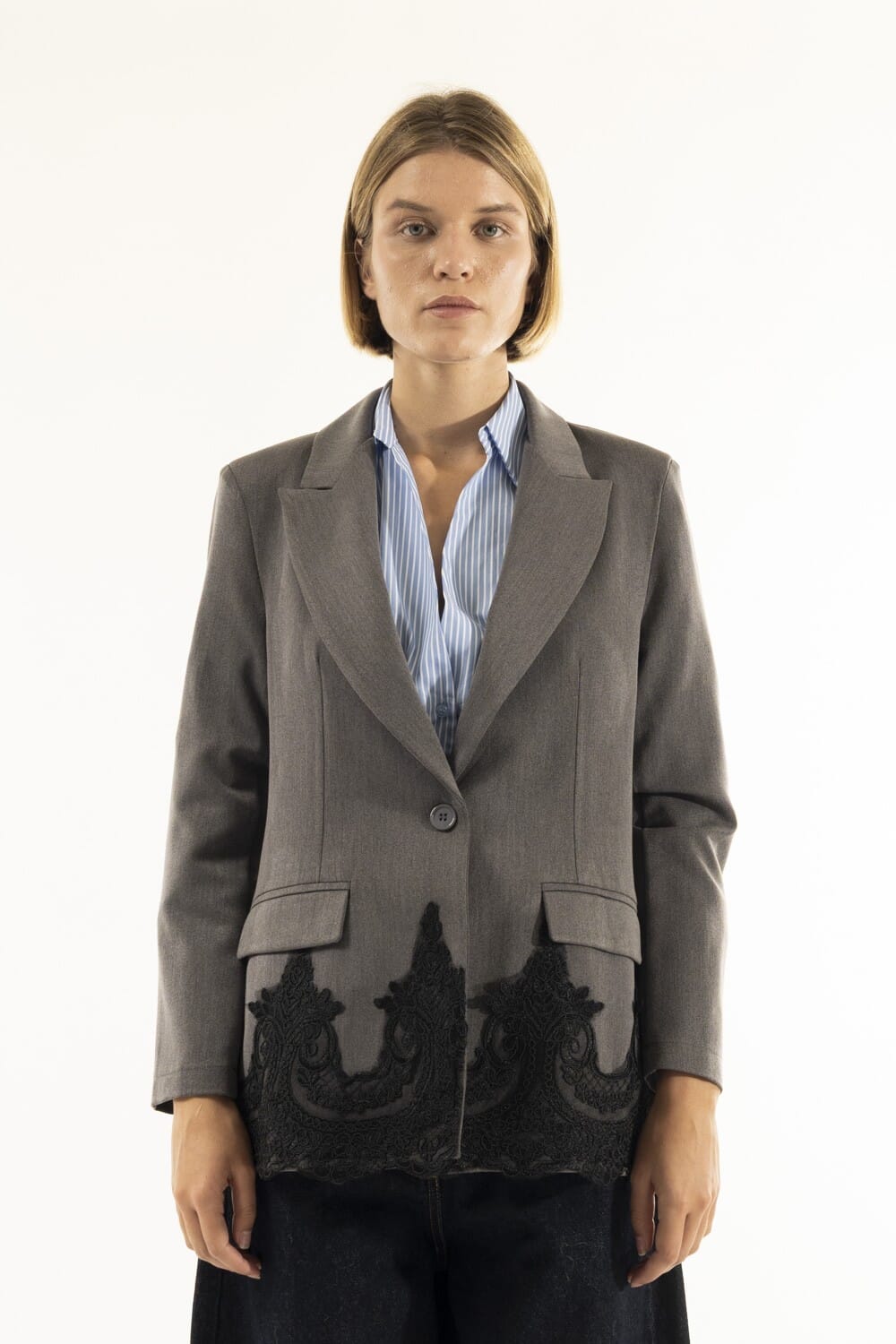 Veste avec fond en dentelle Kontatto