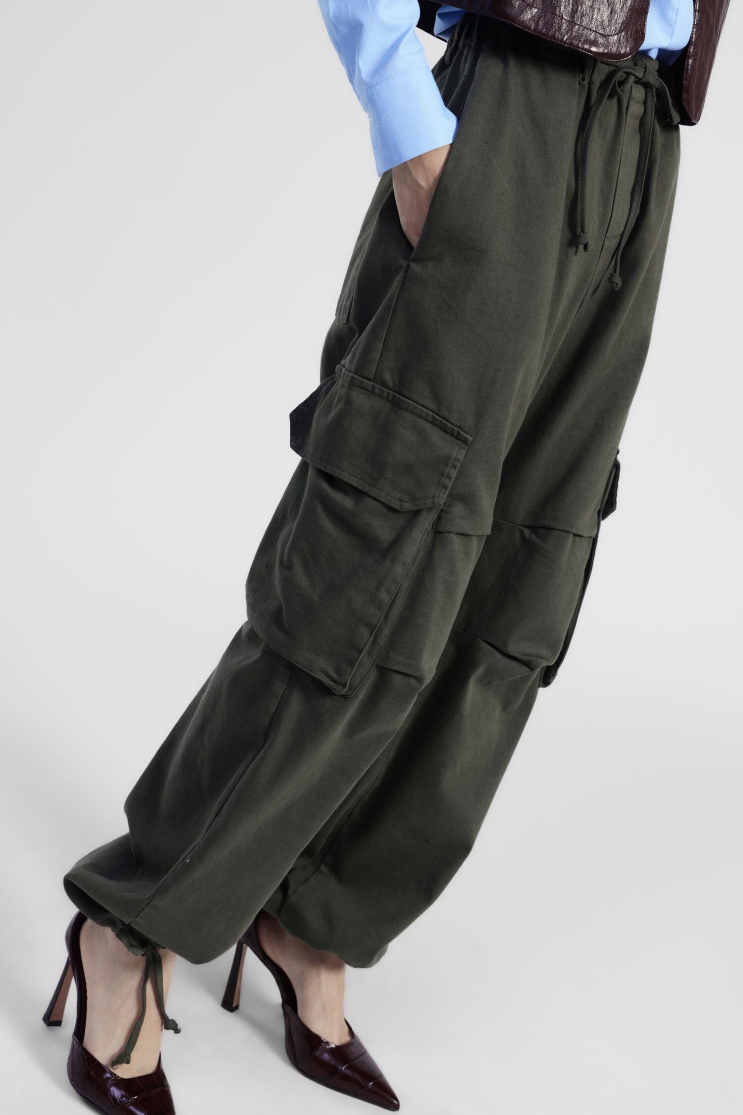 Pantalon cargo avec poches plaquées et cordon de serrage Dixie