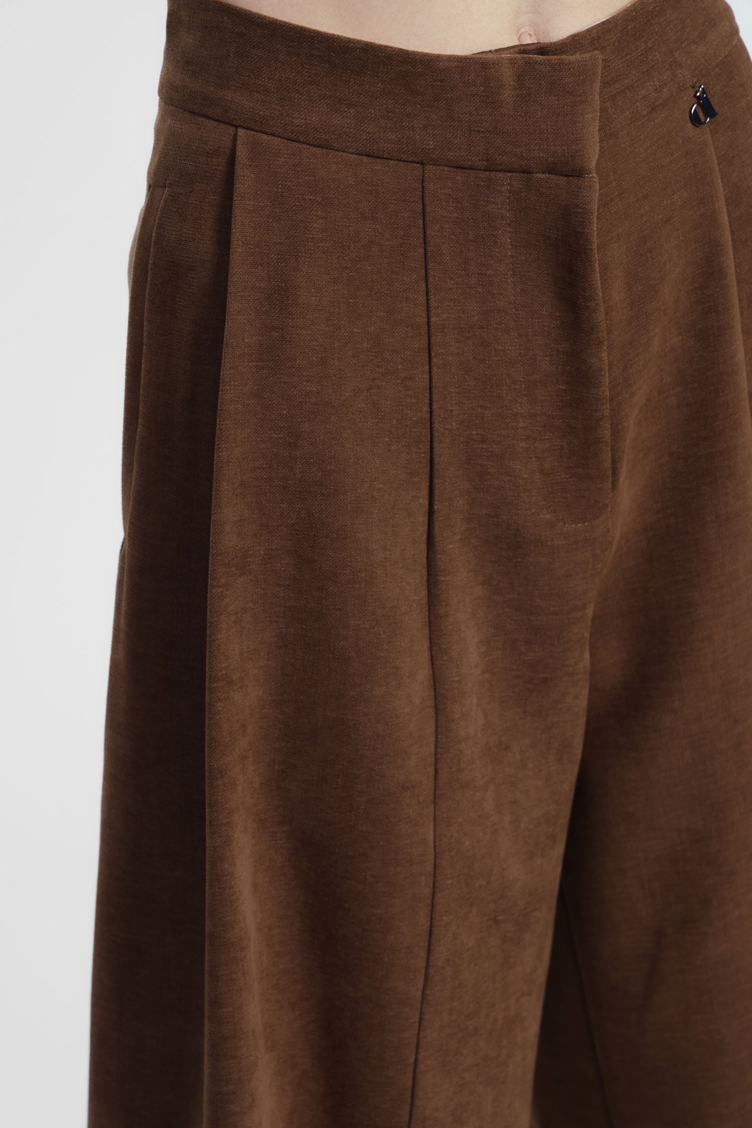 Wide Palace Trousers With Pleats And Side Pockets Dixie