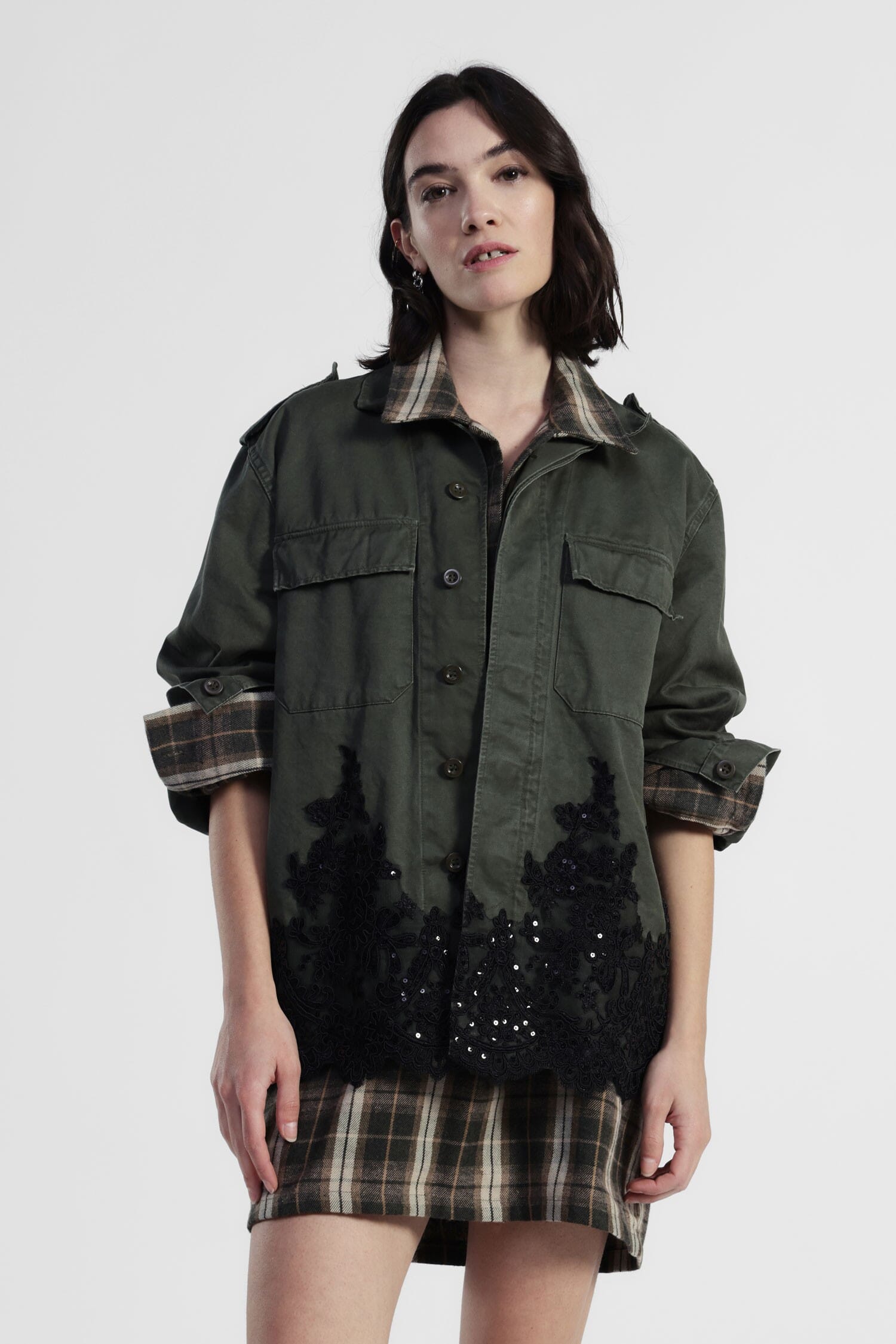 Chemise avec poches et broderie en dentelle sur le bas Dixie