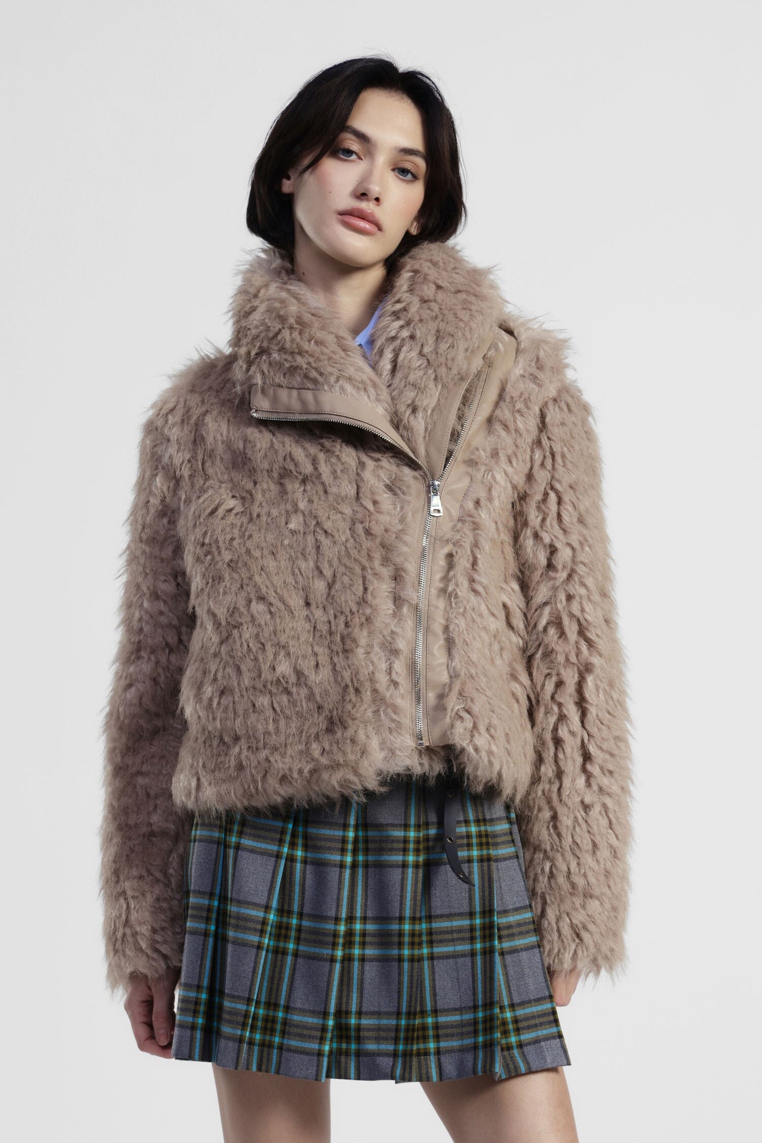 Manteau court en fourrure synthétique Dixie avec fermeture éclair latérale