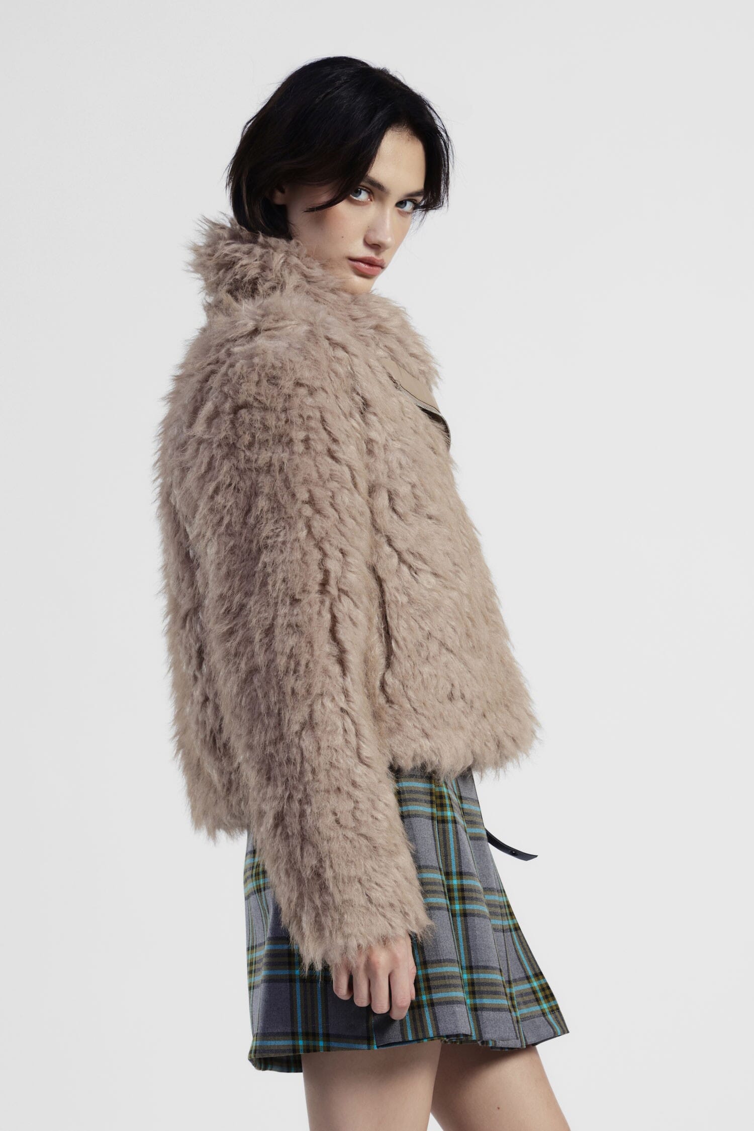 Manteau court en fourrure synthétique Dixie avec fermeture éclair latérale