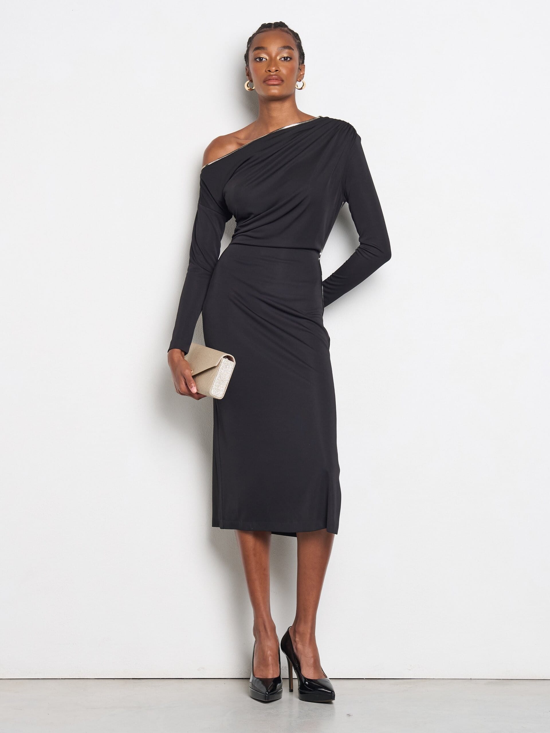 Abito Midi A Tubino In Maglina Con Scollo Dorato Rinascimento