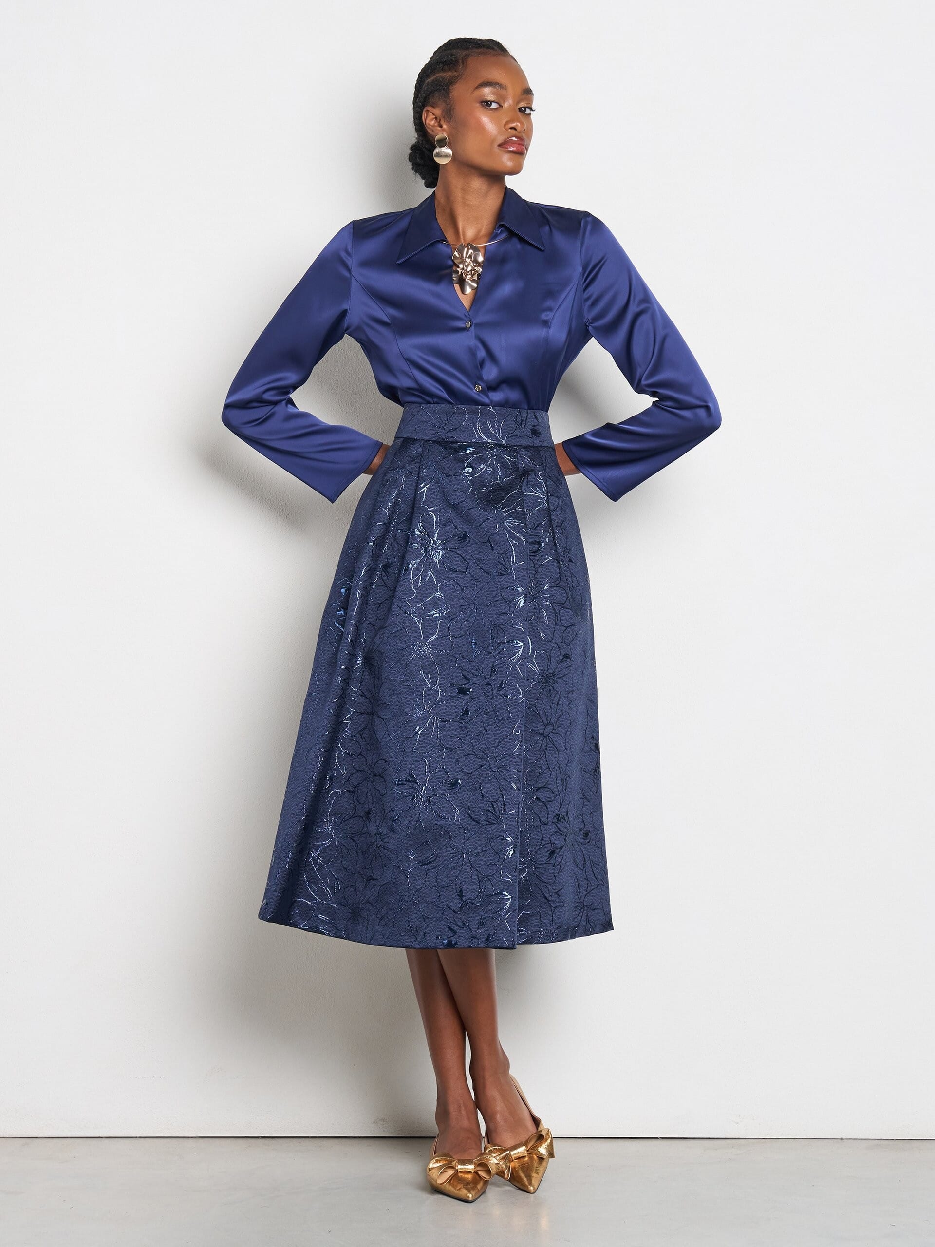 Chemise courte en satin avec collier assorti Rinascimento