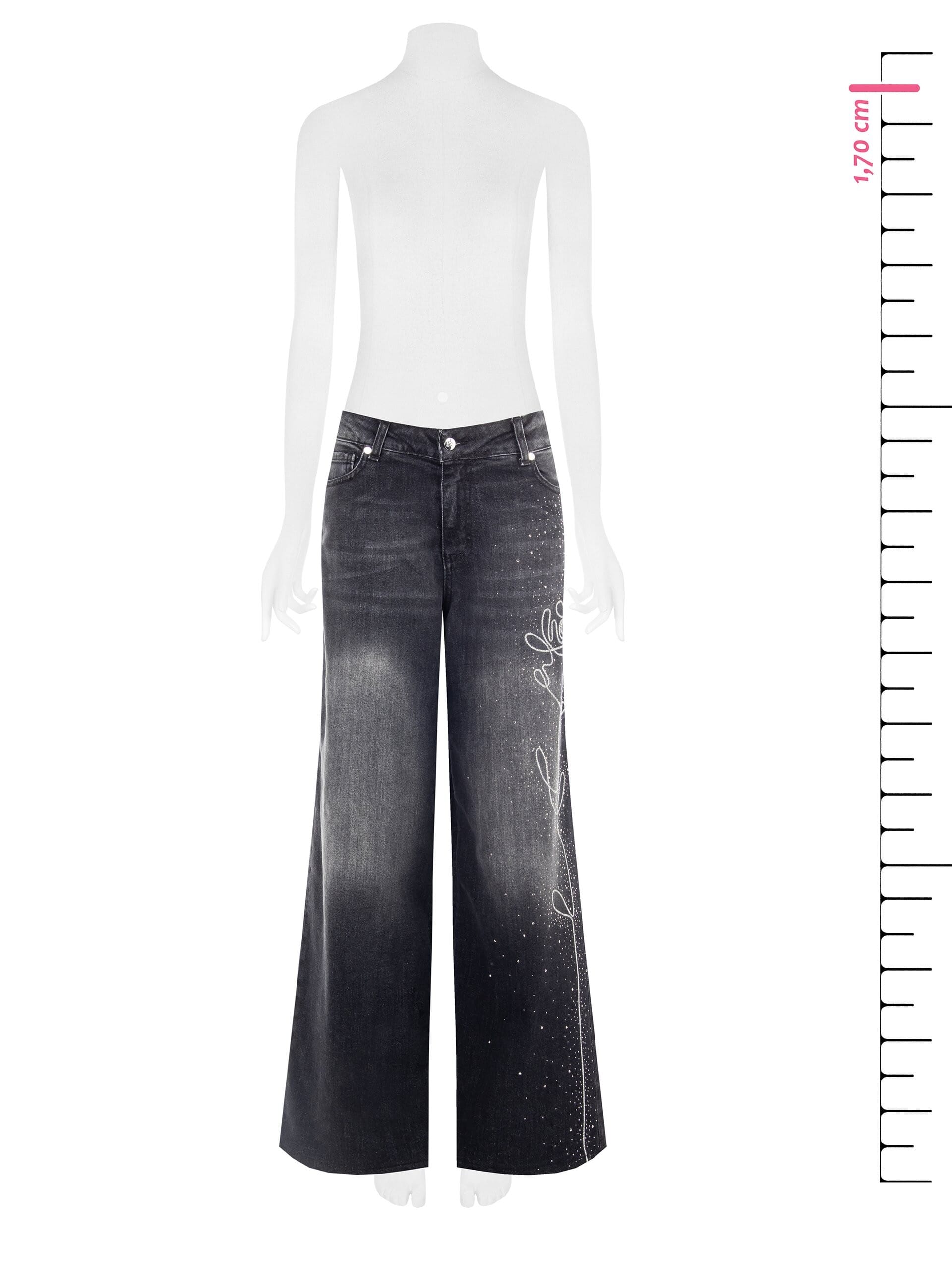 Jeans droit avec strass et broderie sur une jambe Rinascimento