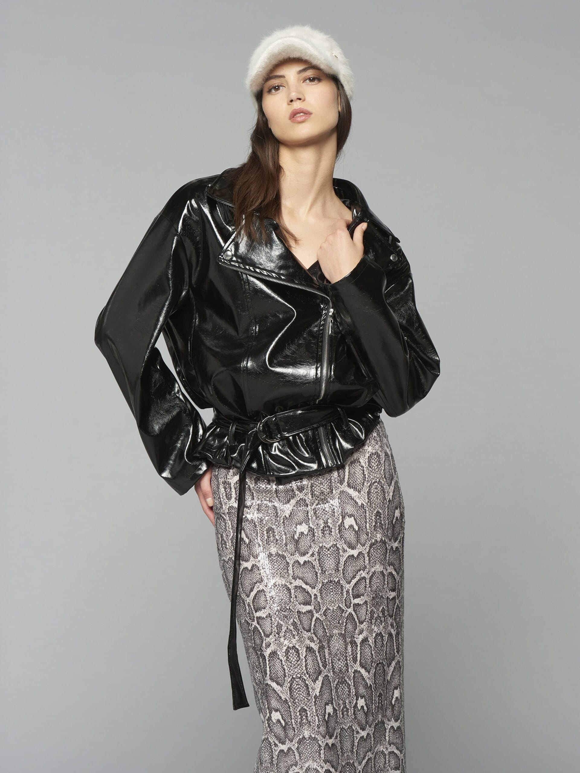 Giubbotto Over Di Pelle Sintetica In Vernice Con Cintura Coordinata Rinascimento