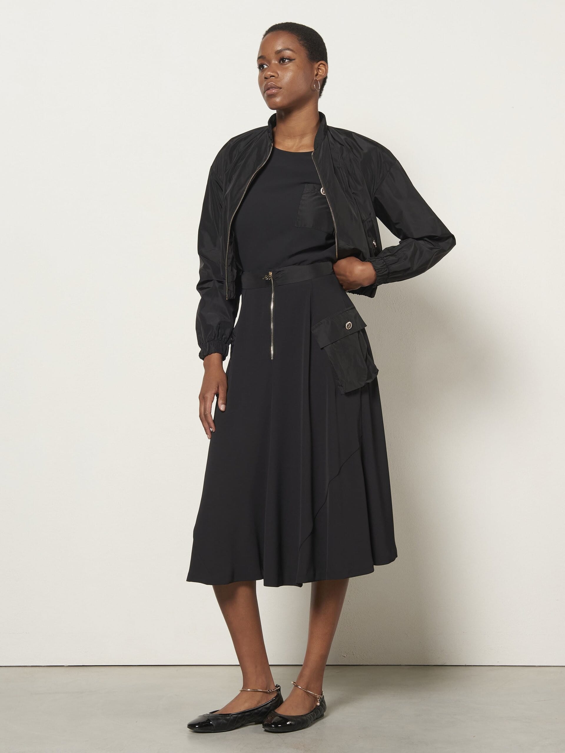 Gonna Lunga A Ruota In Crepe Con Tasche In Nylon E Bottoni Logo Rinascimento