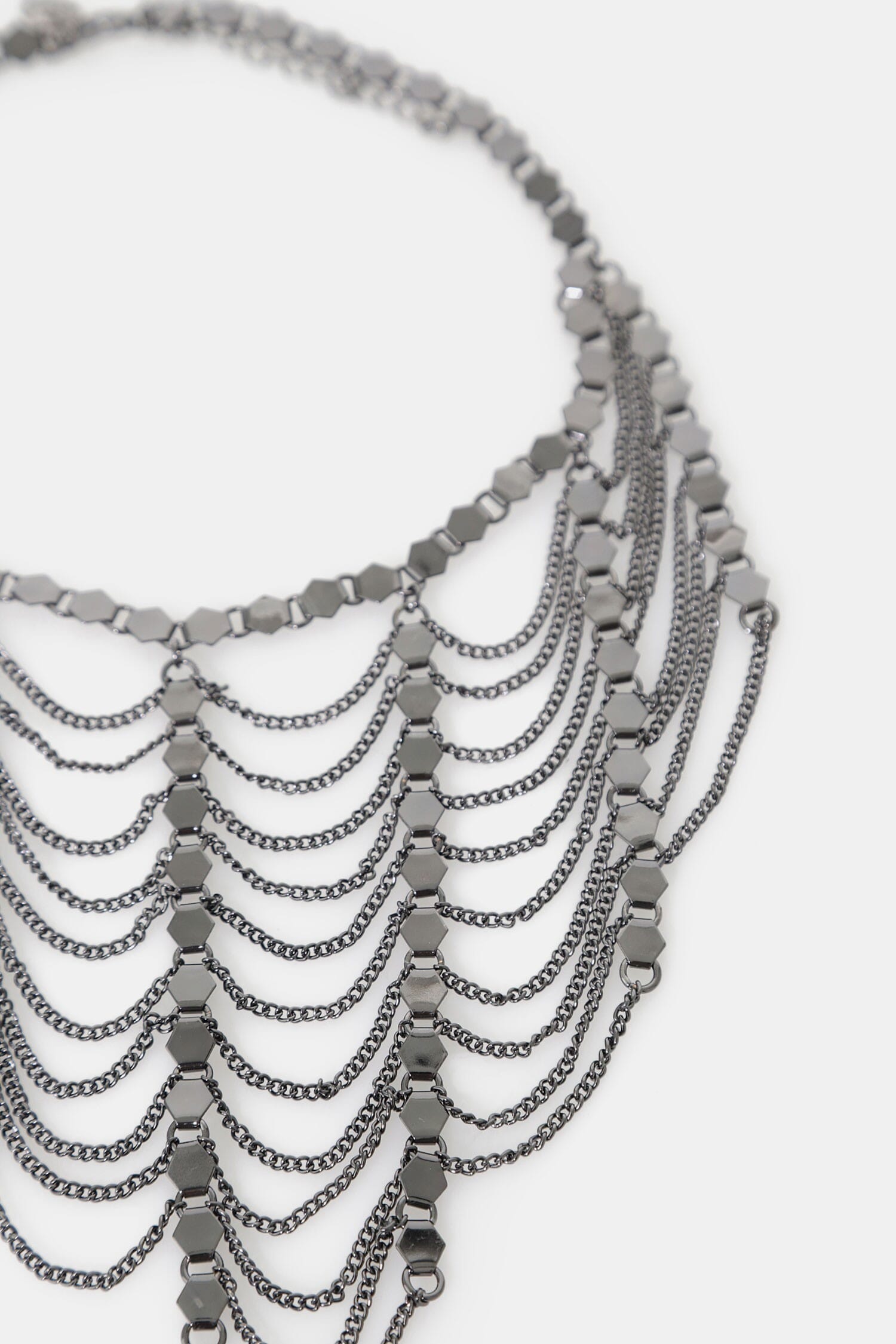 Collana Con Catene A Strati E Dettagli Geometrici Dixie