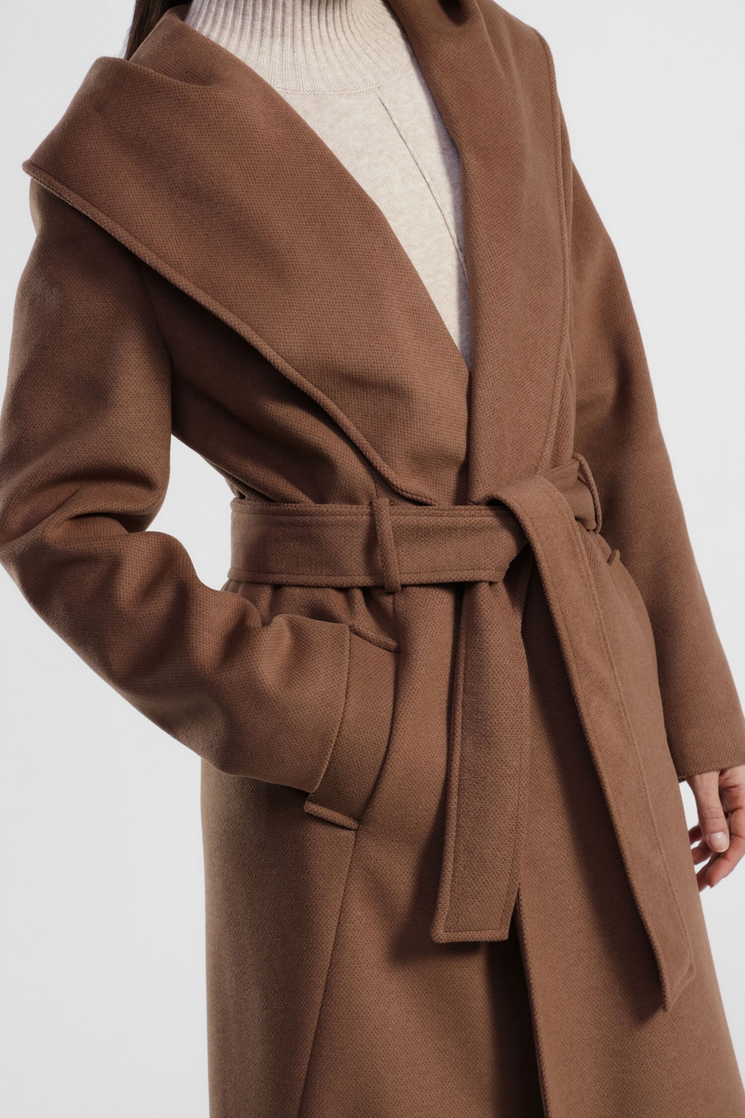 Cappotto Lungo Con Ampio Cappuccio E Cintura Dixie