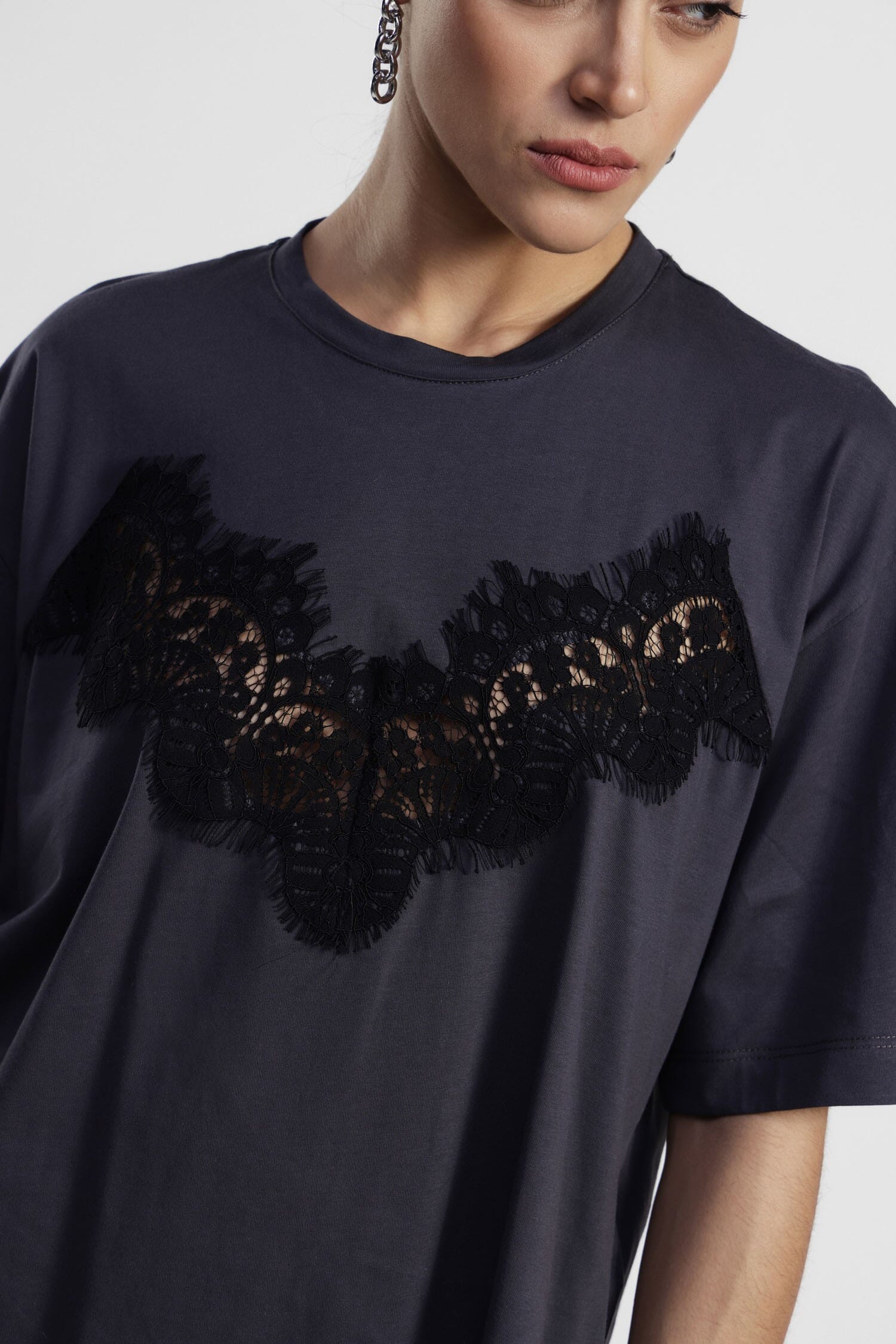 Dixie - T-shirt à manches courtes avec empiècement en dentelle sur le devant