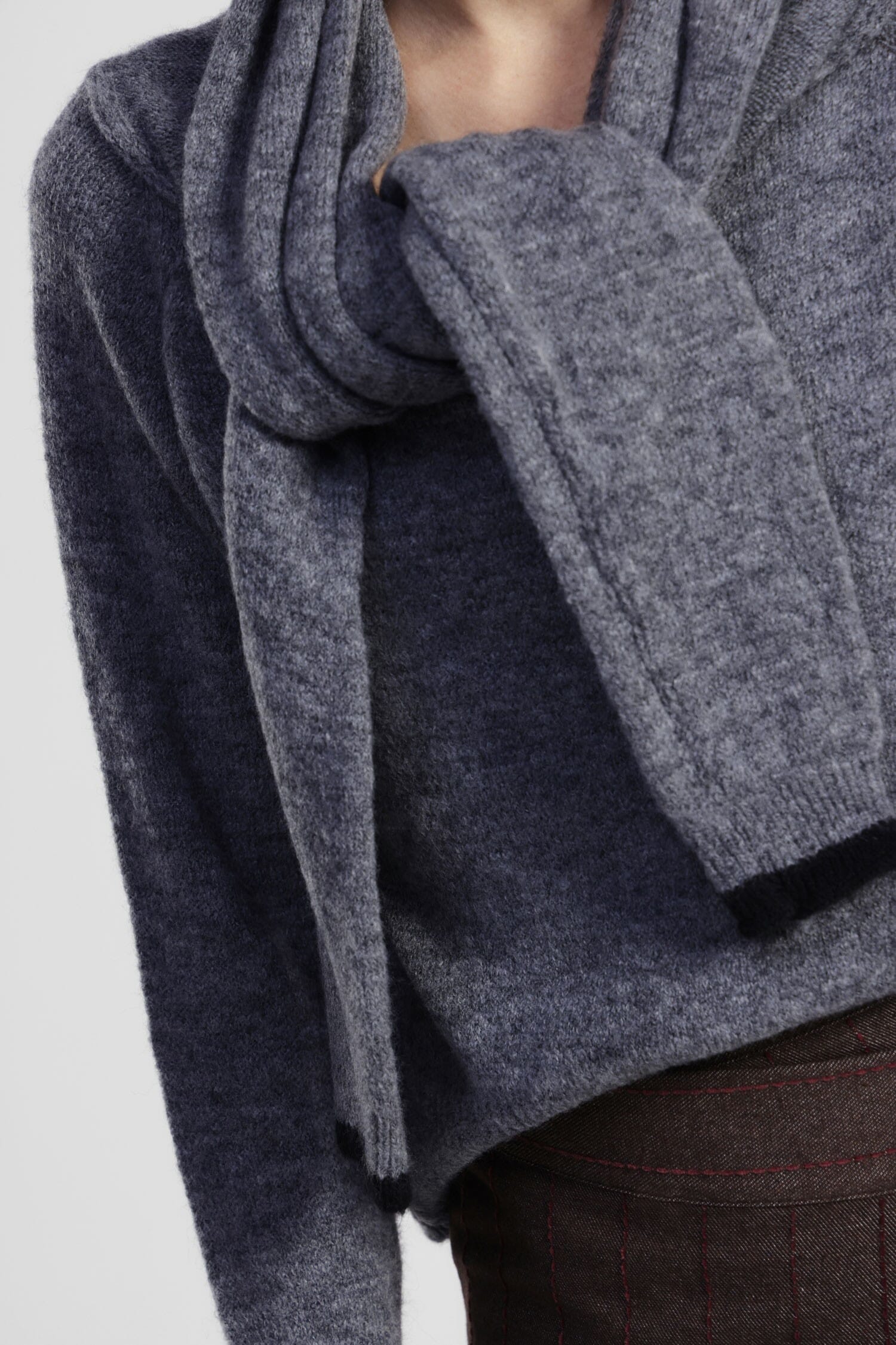 Pull ras du cou avec écharpe nouée intégrée Dixie