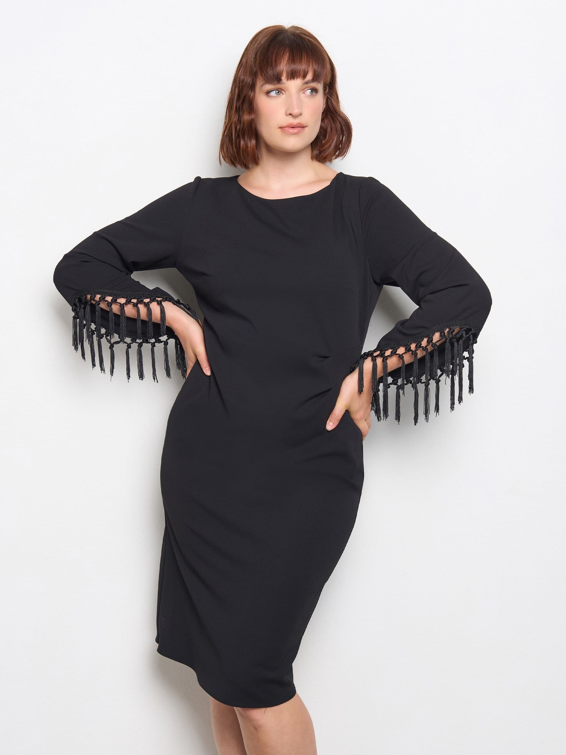 Abito Curvy A Tubino In Scuba Crepe Con Maniche Asimmetriche E Frange Rinascimento Curvy