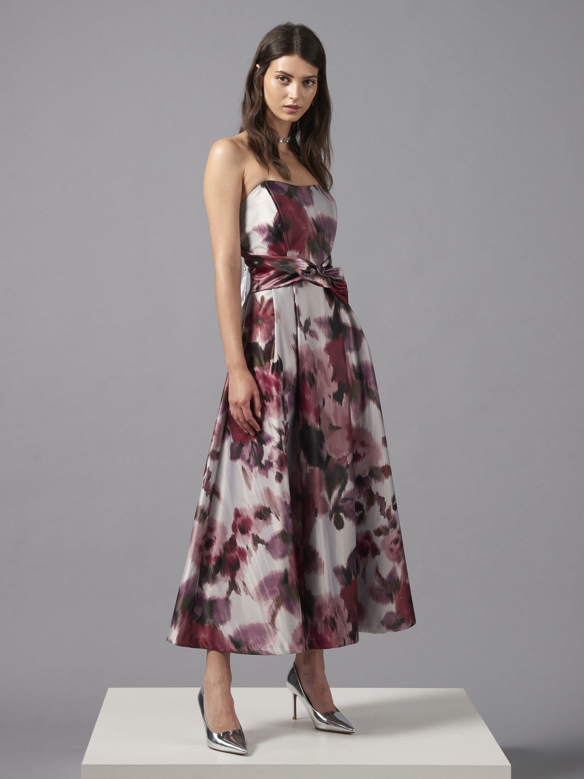 Abito Midi A Ruota In Raso Con Tasche Rinascimento