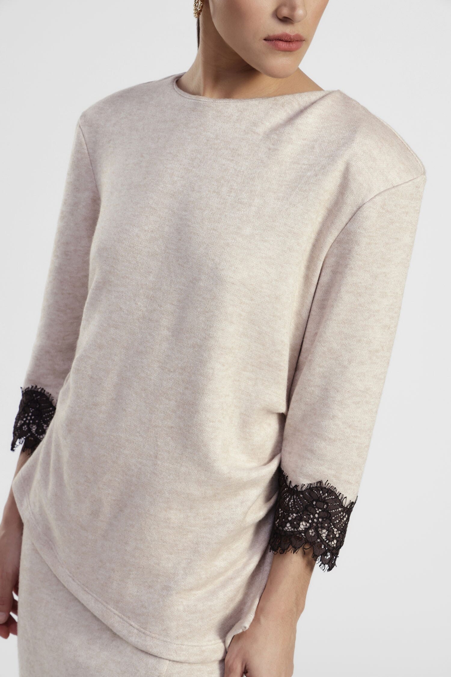 Pull à manches trois quarts, coupe régulière, avec dentelle Dixie
