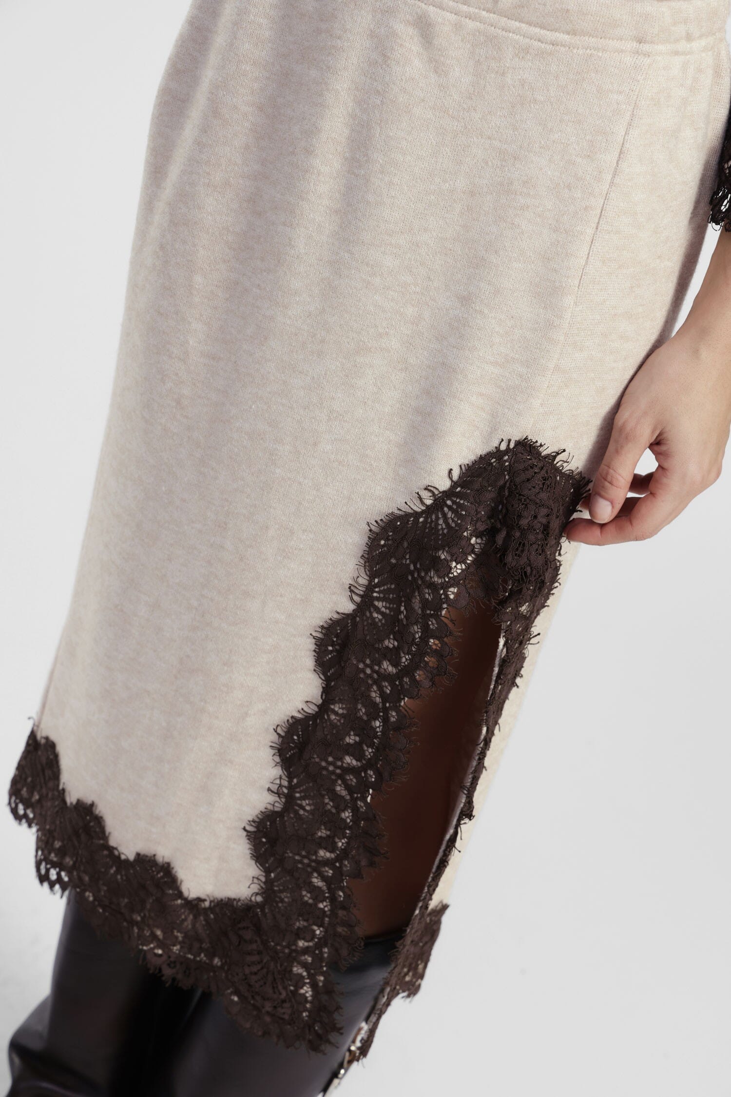 Jupe midi avec insertion de dentelle et fente Dixie