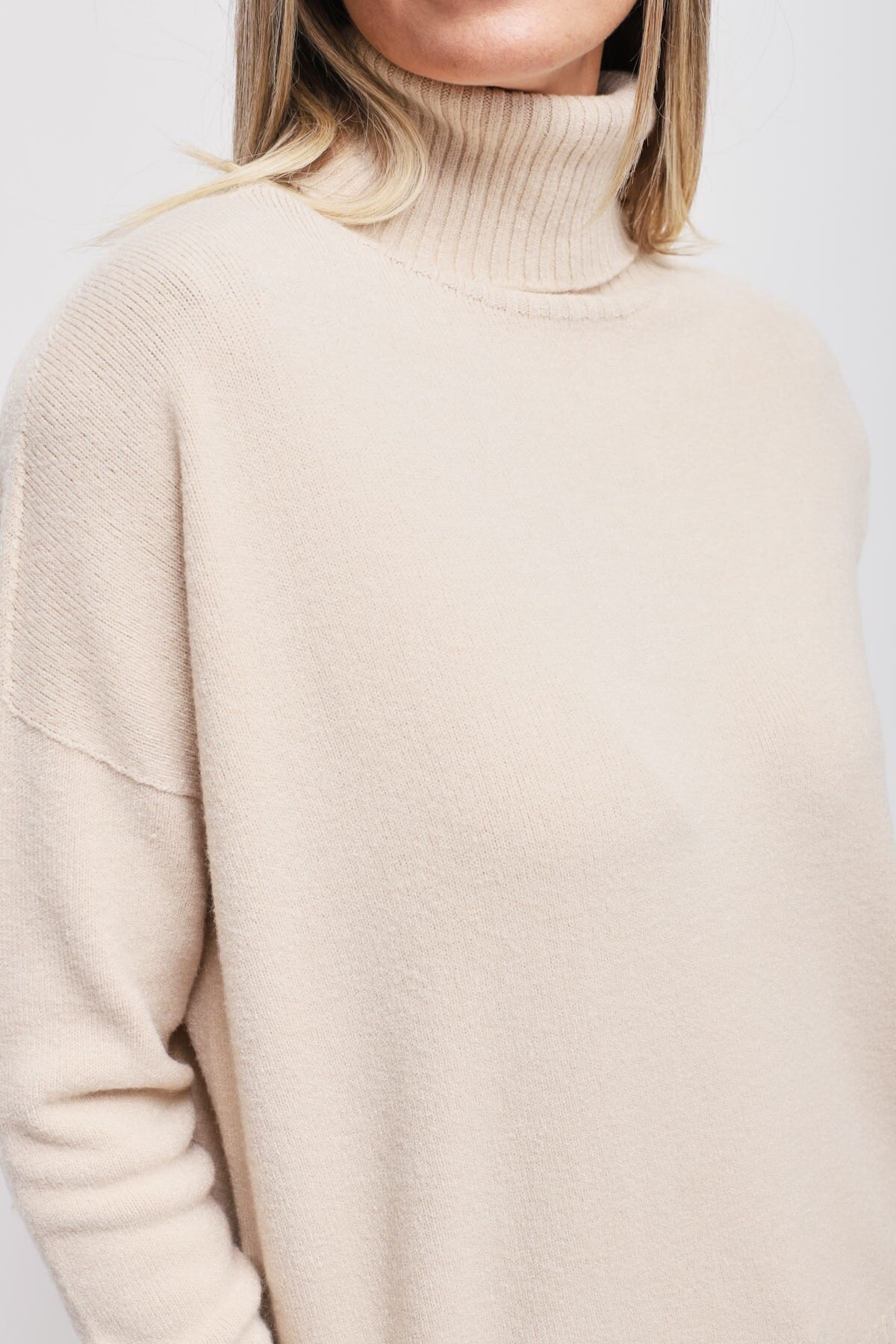 Maryley High Neck Jumper With Asymmetrical Hem