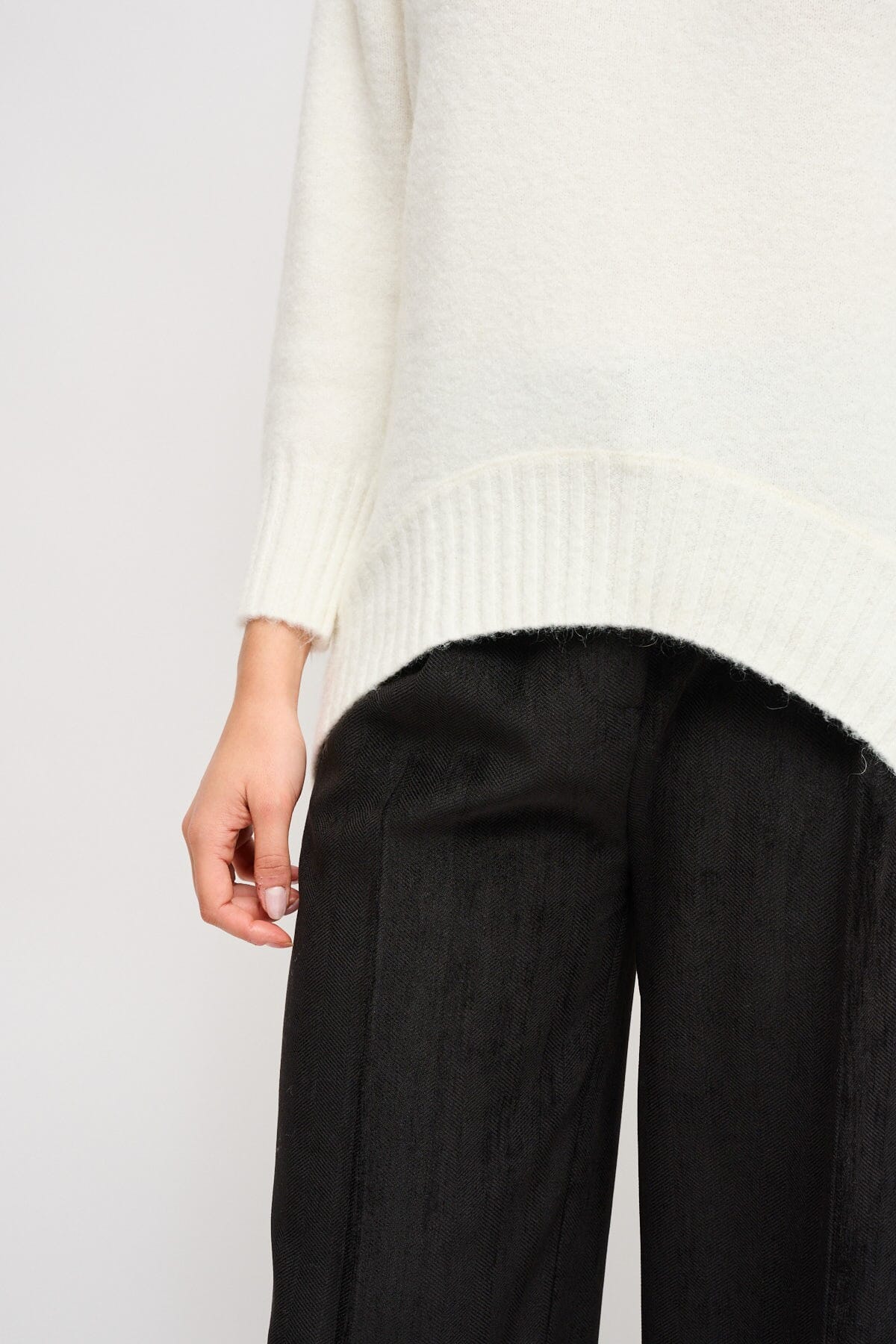 Maryley Crew Neck Sweater With Asymmetrical Hem