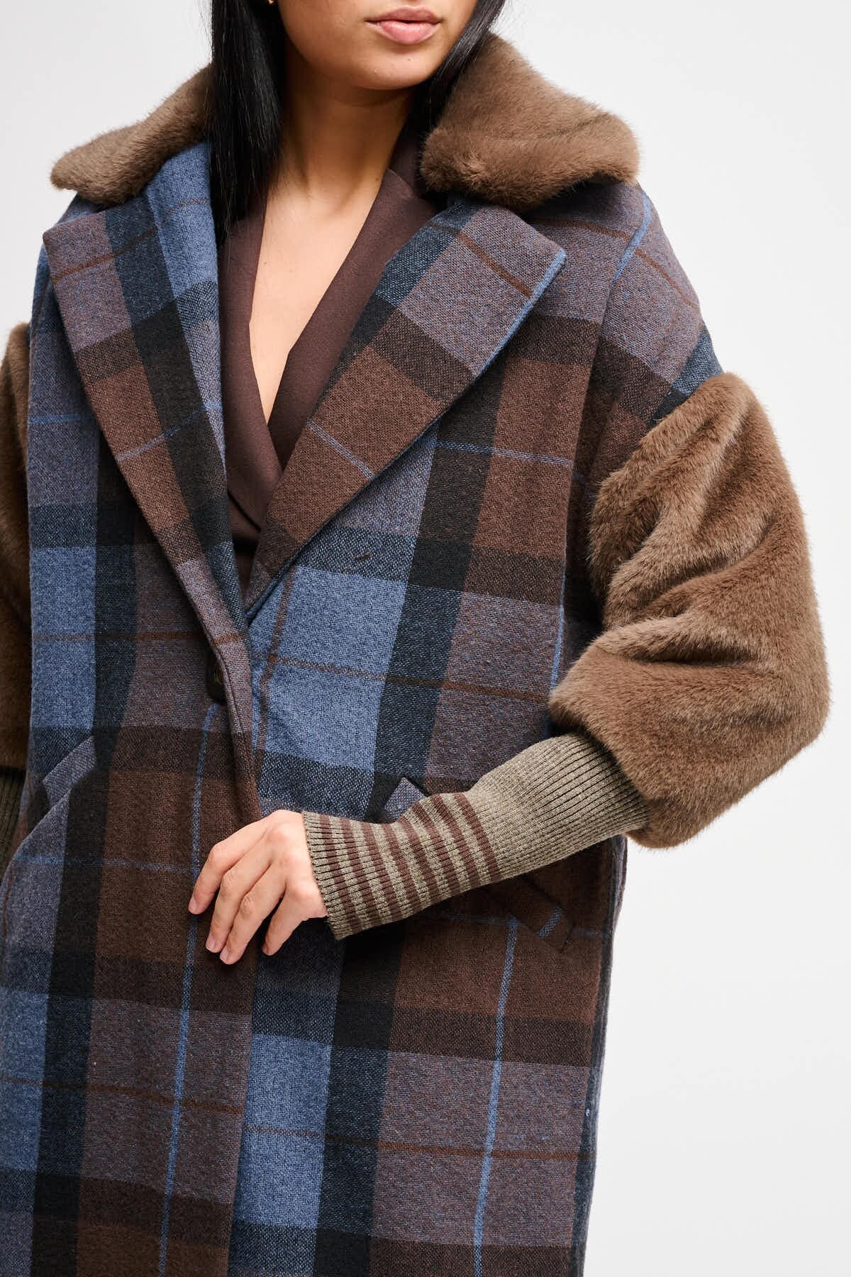 Maryley Manteau à carreaux surdimensionné avec empiècements en fausse fourrure
