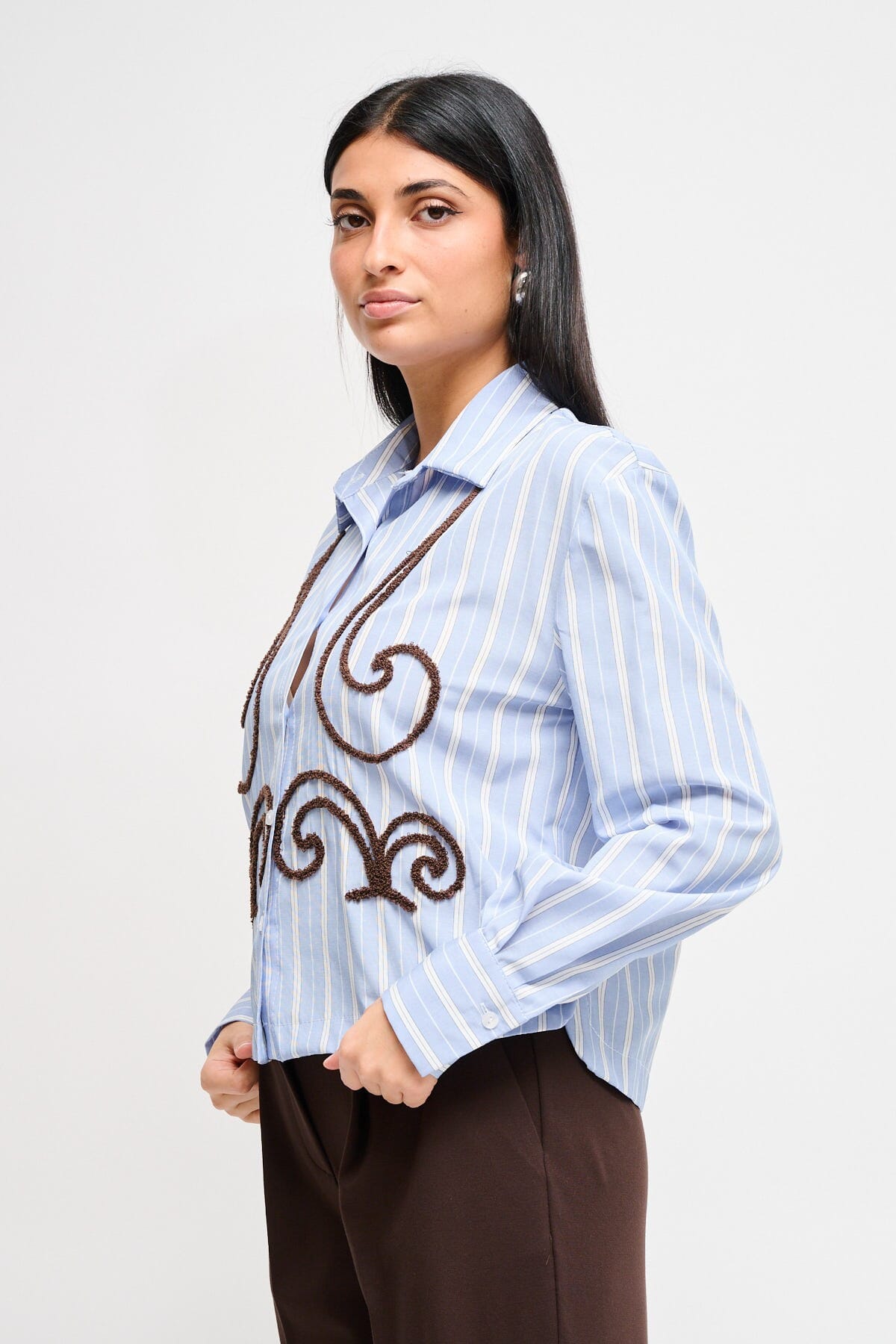 Camicia Bastoncino Cropped Con Ricami Maryley