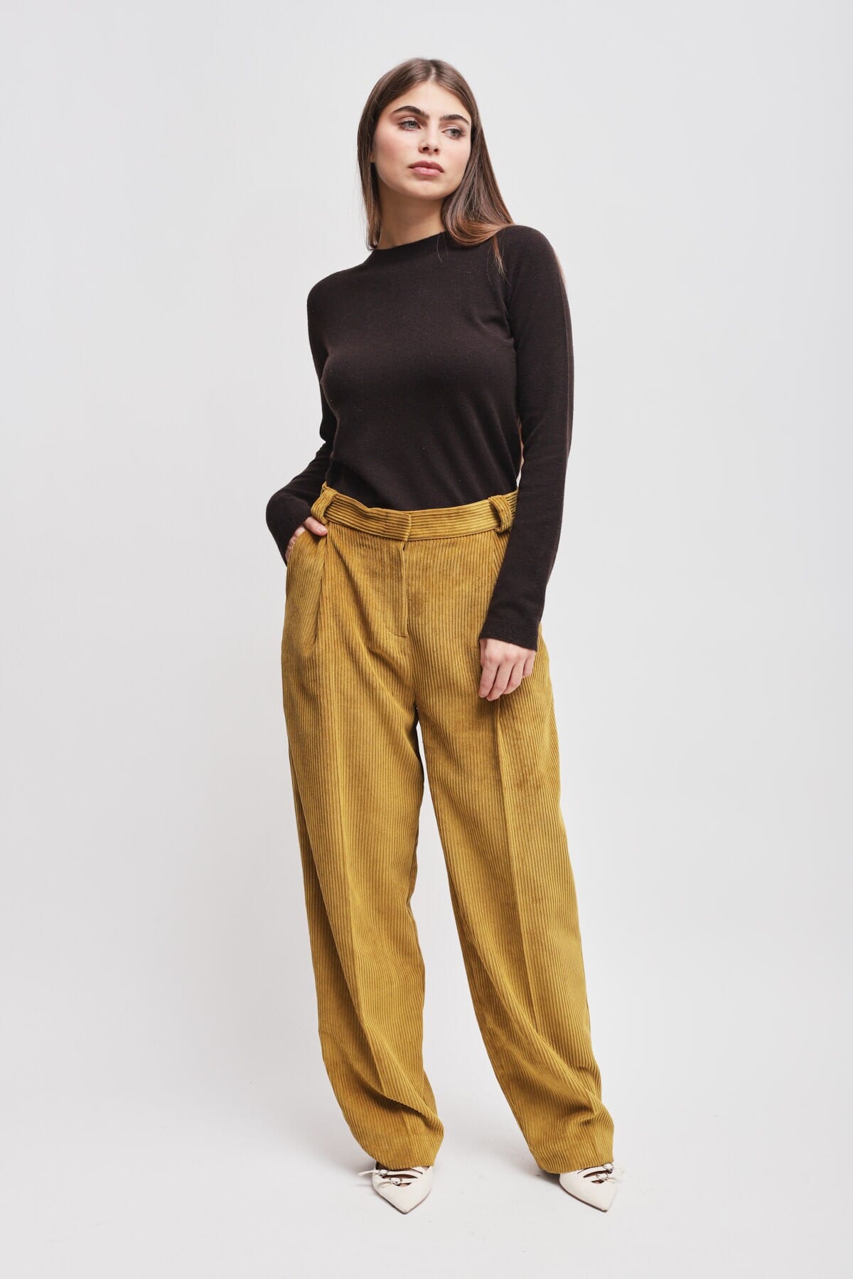 Pantalon Palace en velours côtelé avec plis Maryley