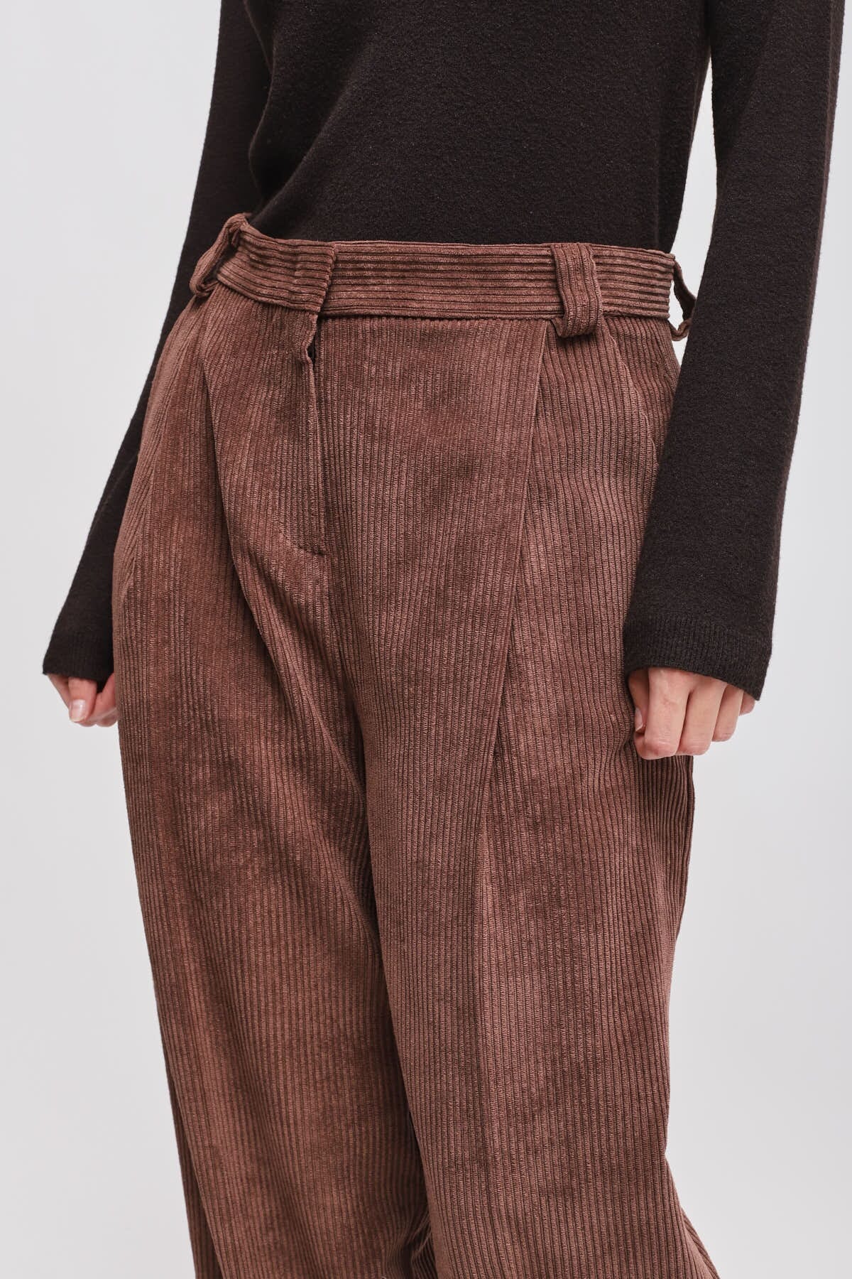 Pantalon Palace en velours côtelé avec plis Maryley