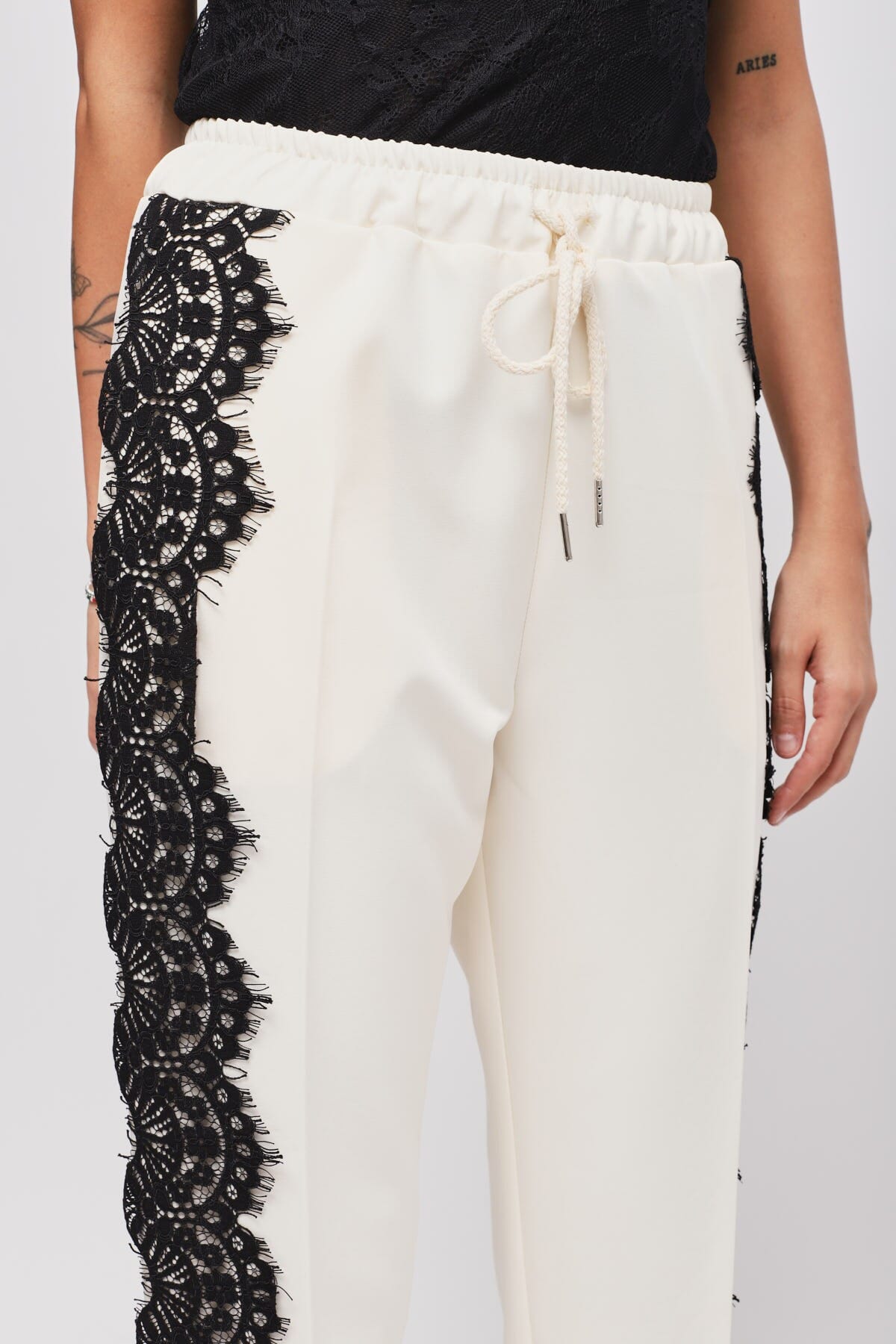 Completo Giacca Monopetto E Pantalone A Sigaretta Con Pizzo Maryley