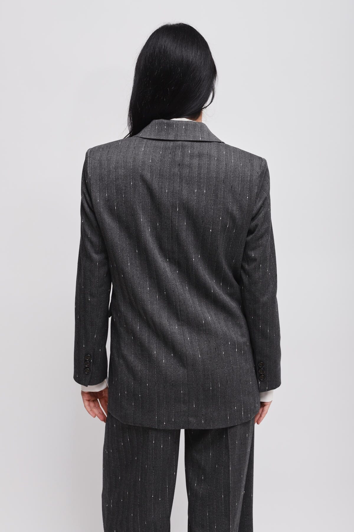 Giacca Gessata Con Spilla Maryley