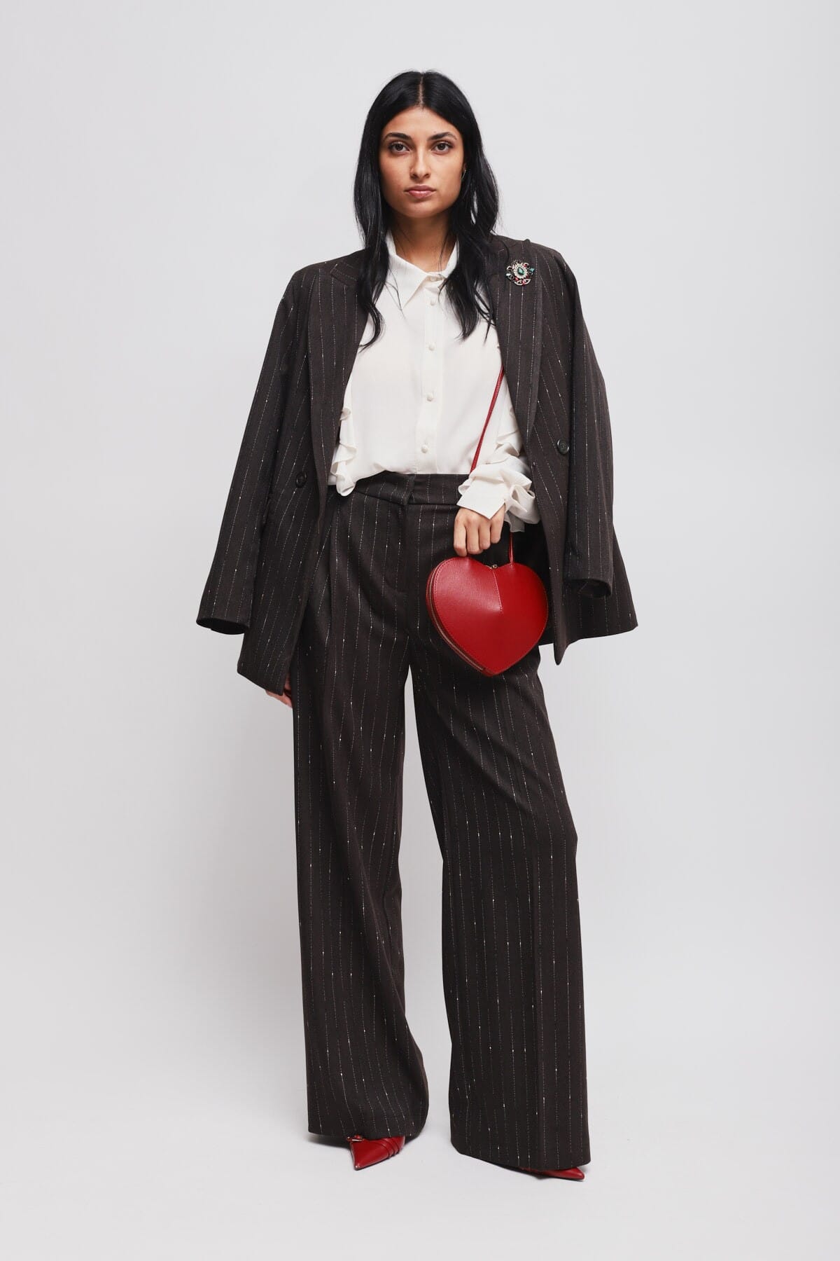 Giacca Gessata Con Spilla Maryley