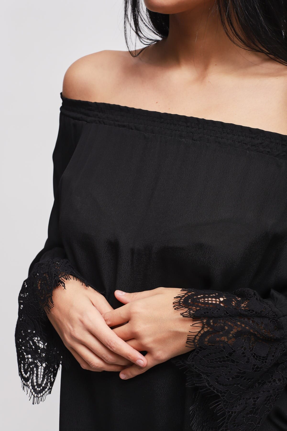 Blusa Con Scollo A Barca E Polsi In Pizzo Maryley