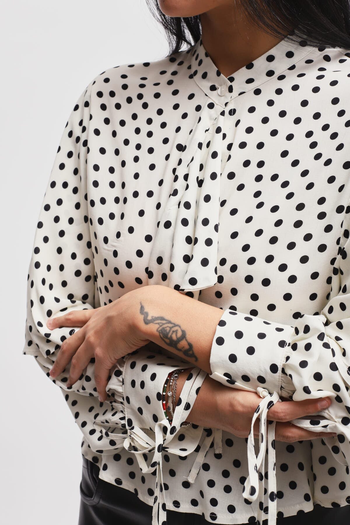 Blusa In Viscosa A Pois Con Rouches Maryley