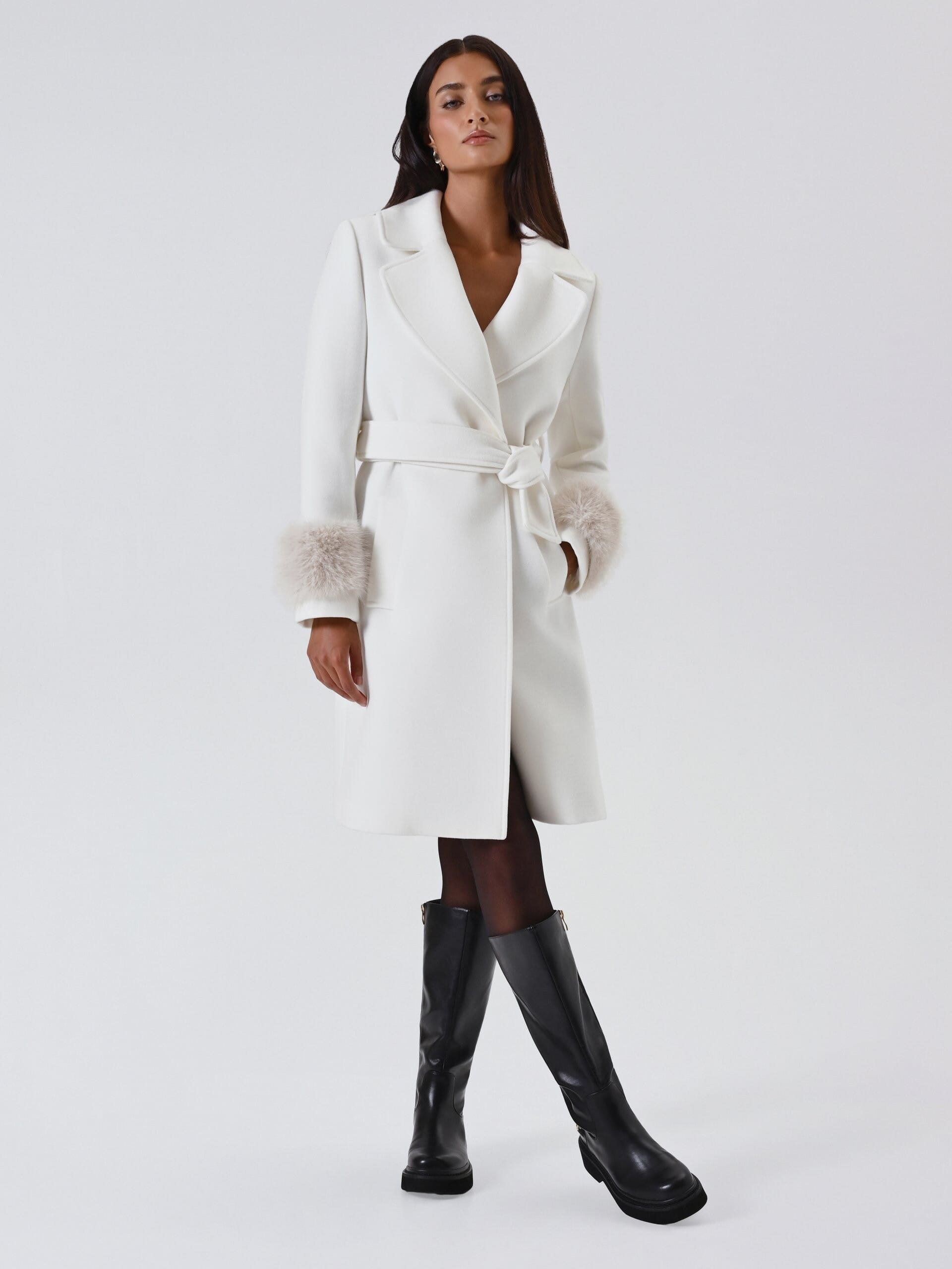 Manteau long en velours avec poignets en fausse fourrure et ceinture coordonnée Rinascimento