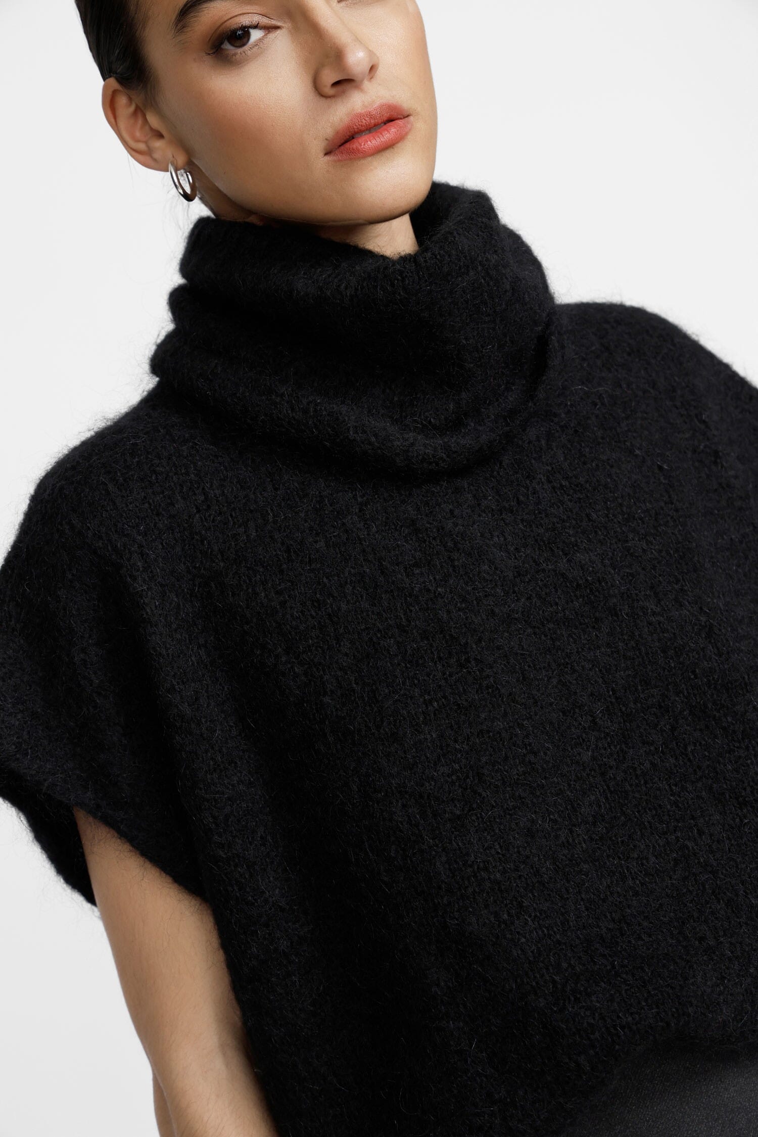 Maglione Smanicato Collo Alto Vestibilità Morbida Dixie