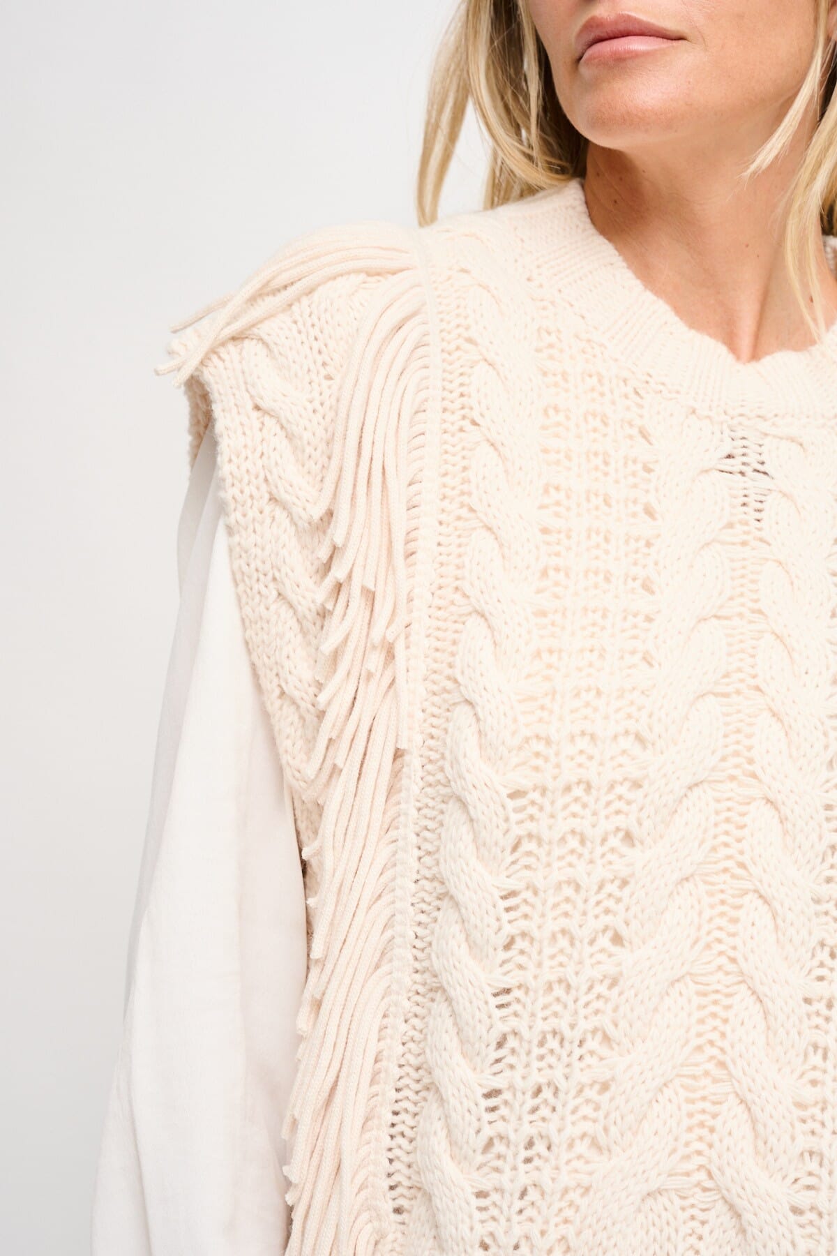 Maryley Knitted Vest With Fringes