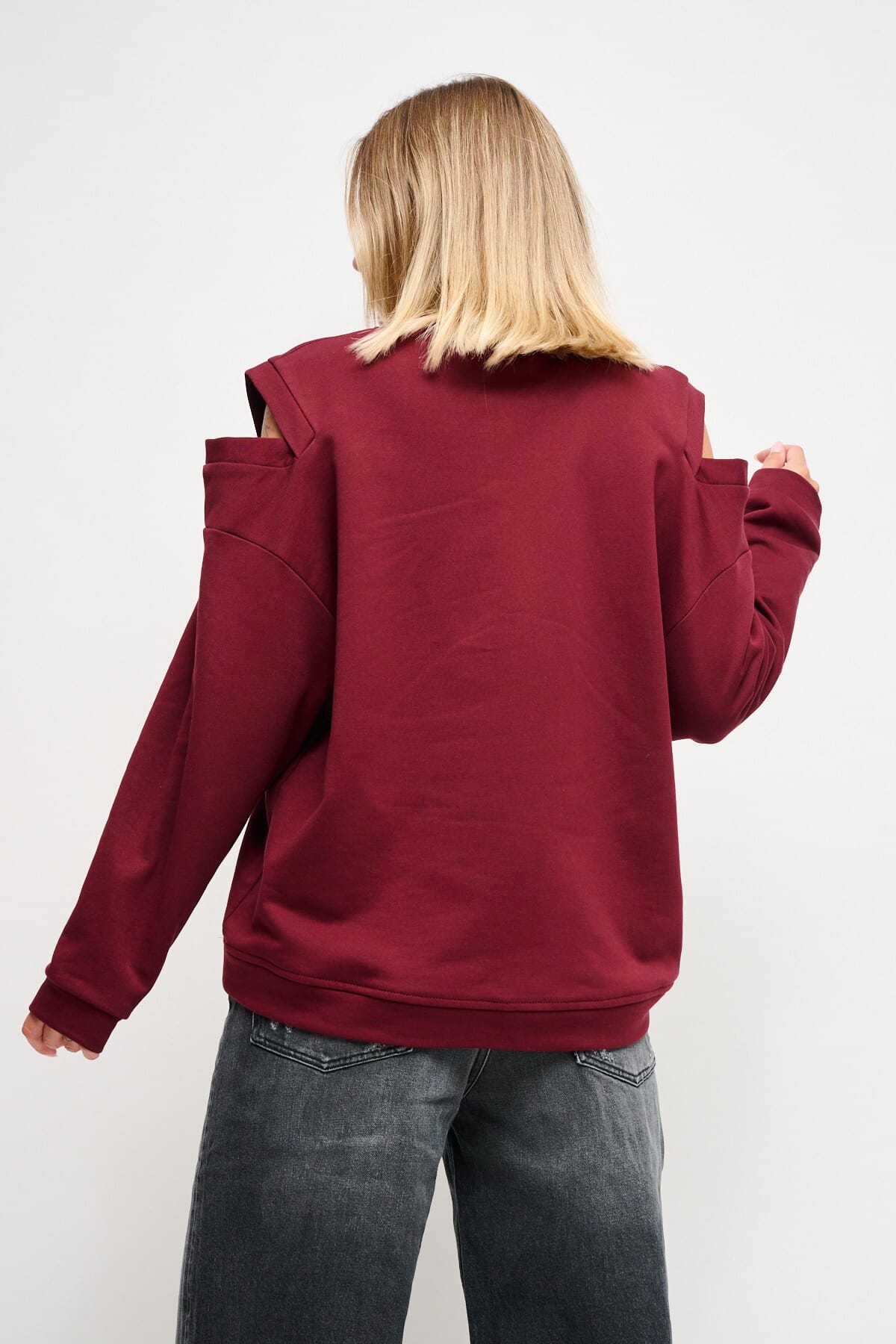 Sweatshirt avec découpe sur les épaules et broches Maryley Jewellery